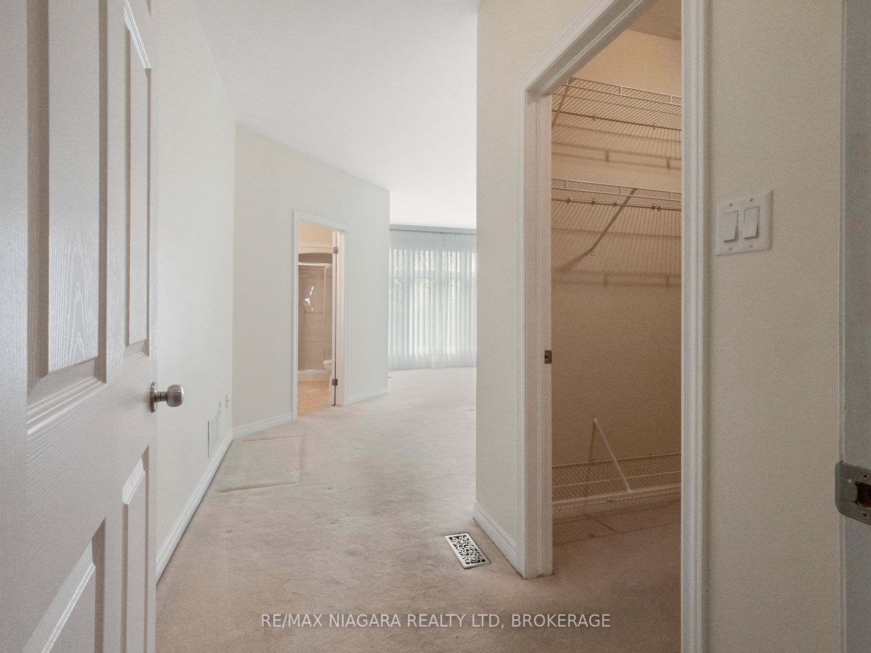 2270 Stonehaven Avenue E Property Photo 14