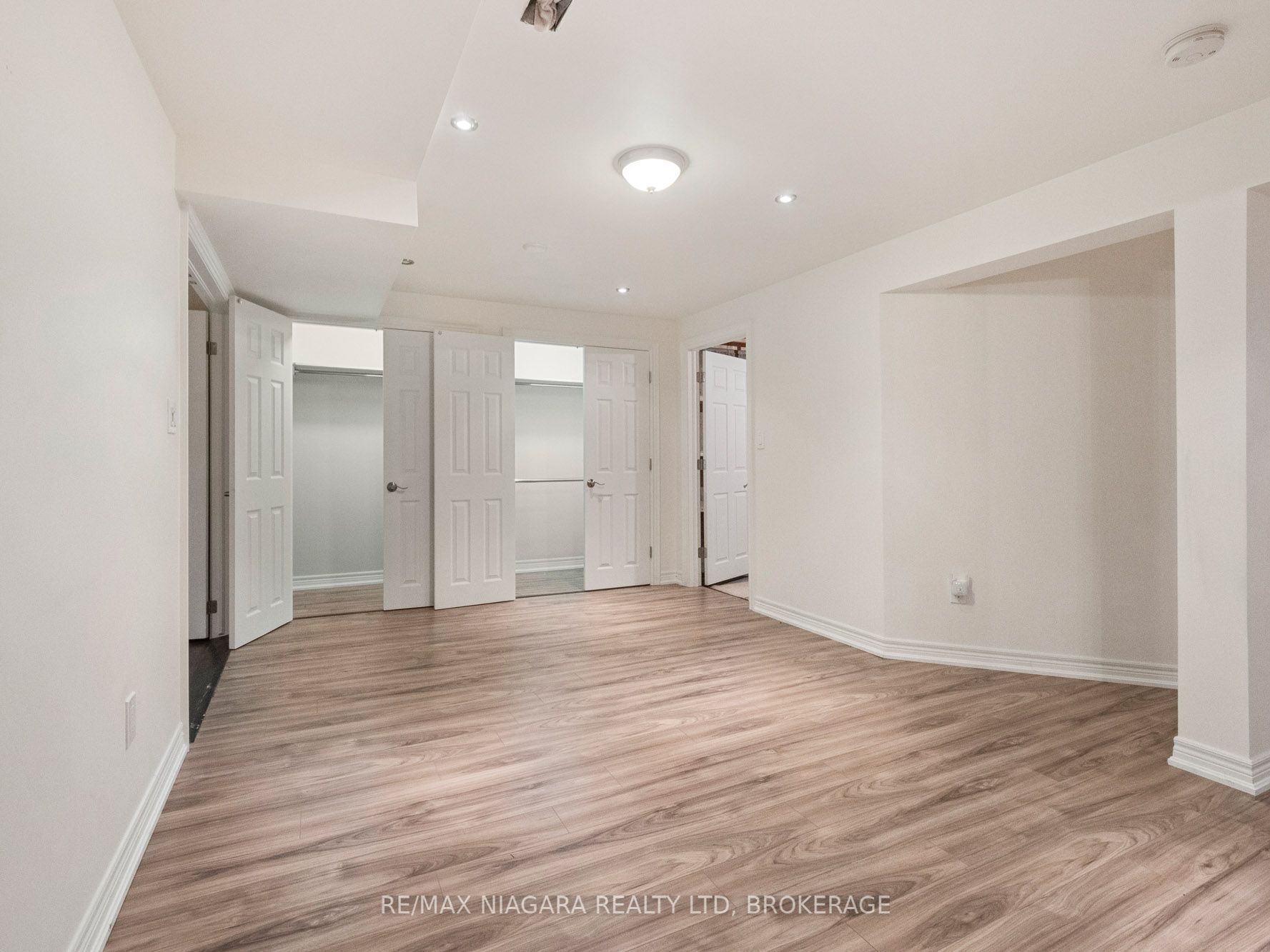 2270 Stonehaven Avenue E Property Photo 23