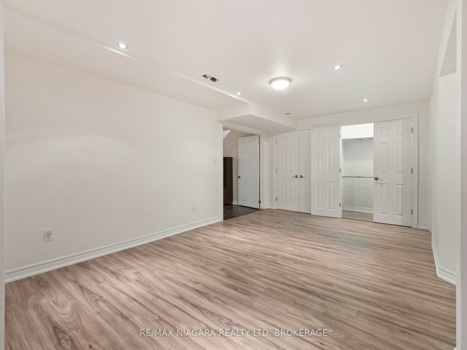 2270 Stonehaven Avenue E Property Photo 25