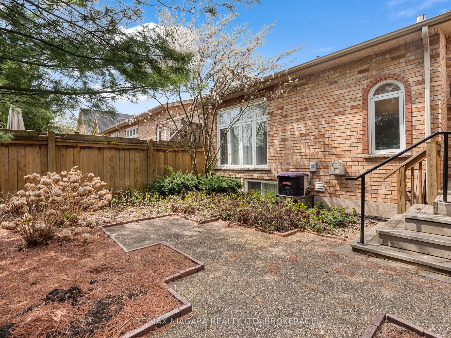 2270 Stonehaven Avenue E Property Photo 33