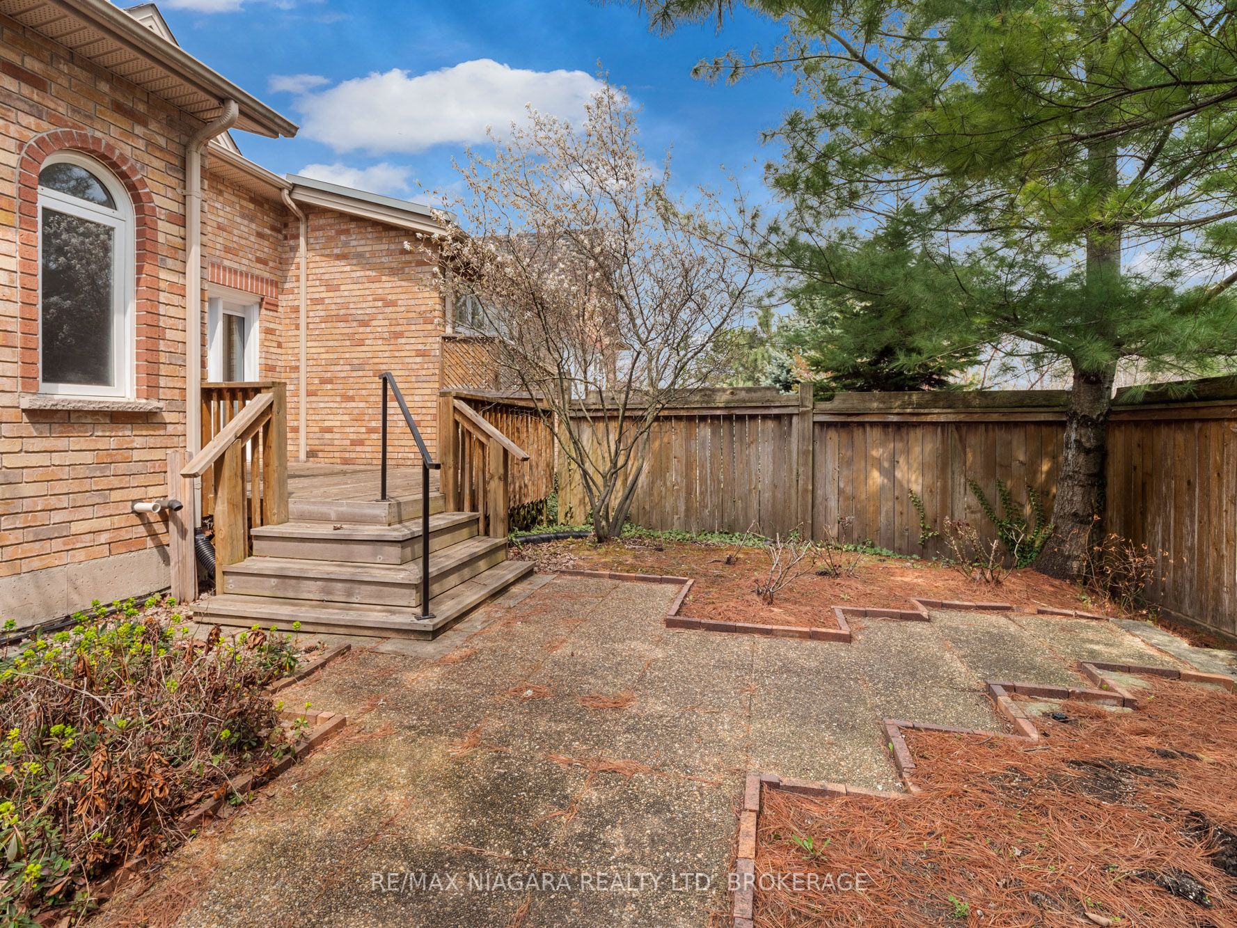 2270 Stonehaven Avenue E Property Photo 34