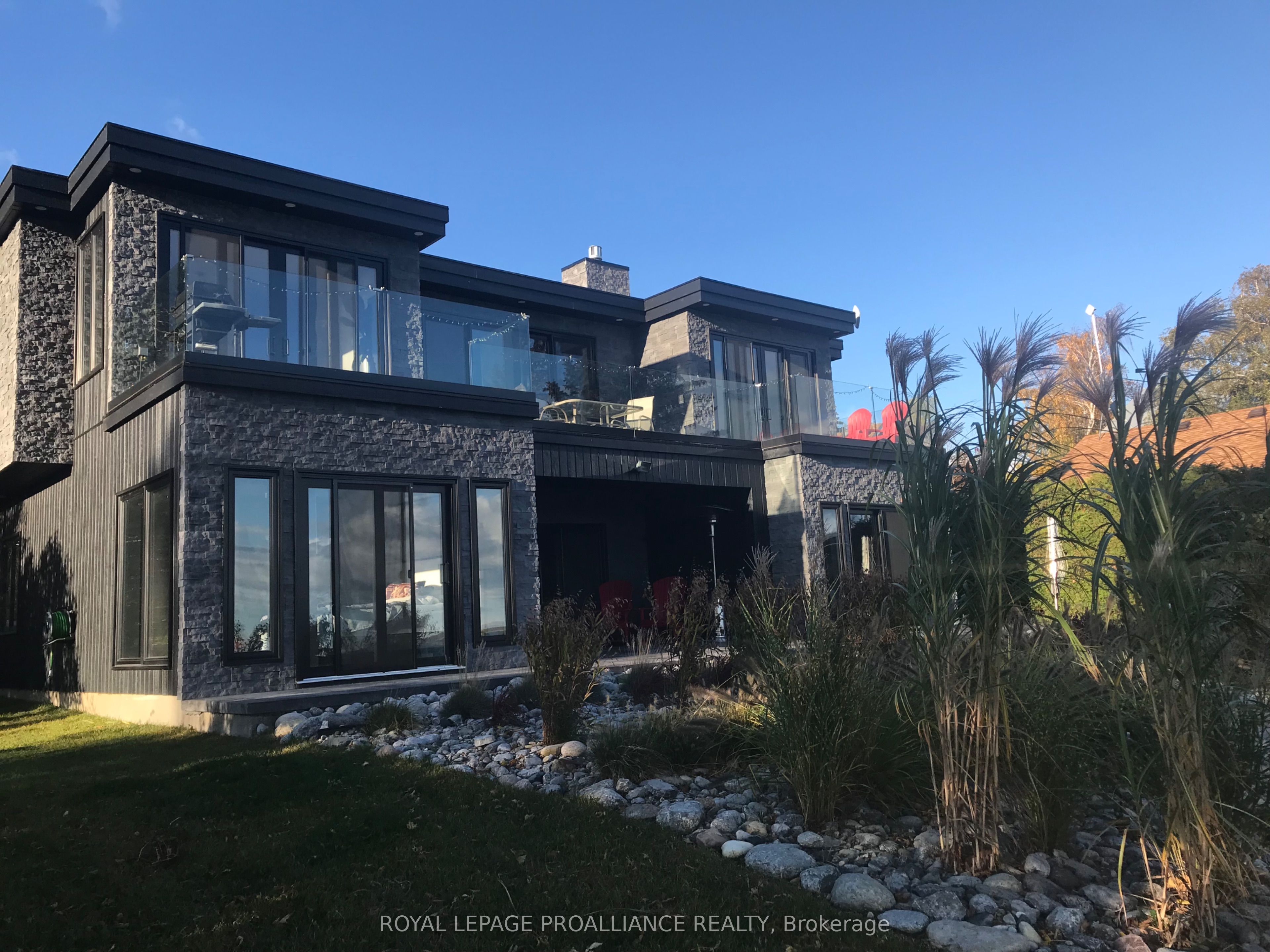 621 Barcovan Beach Road Property Photo
