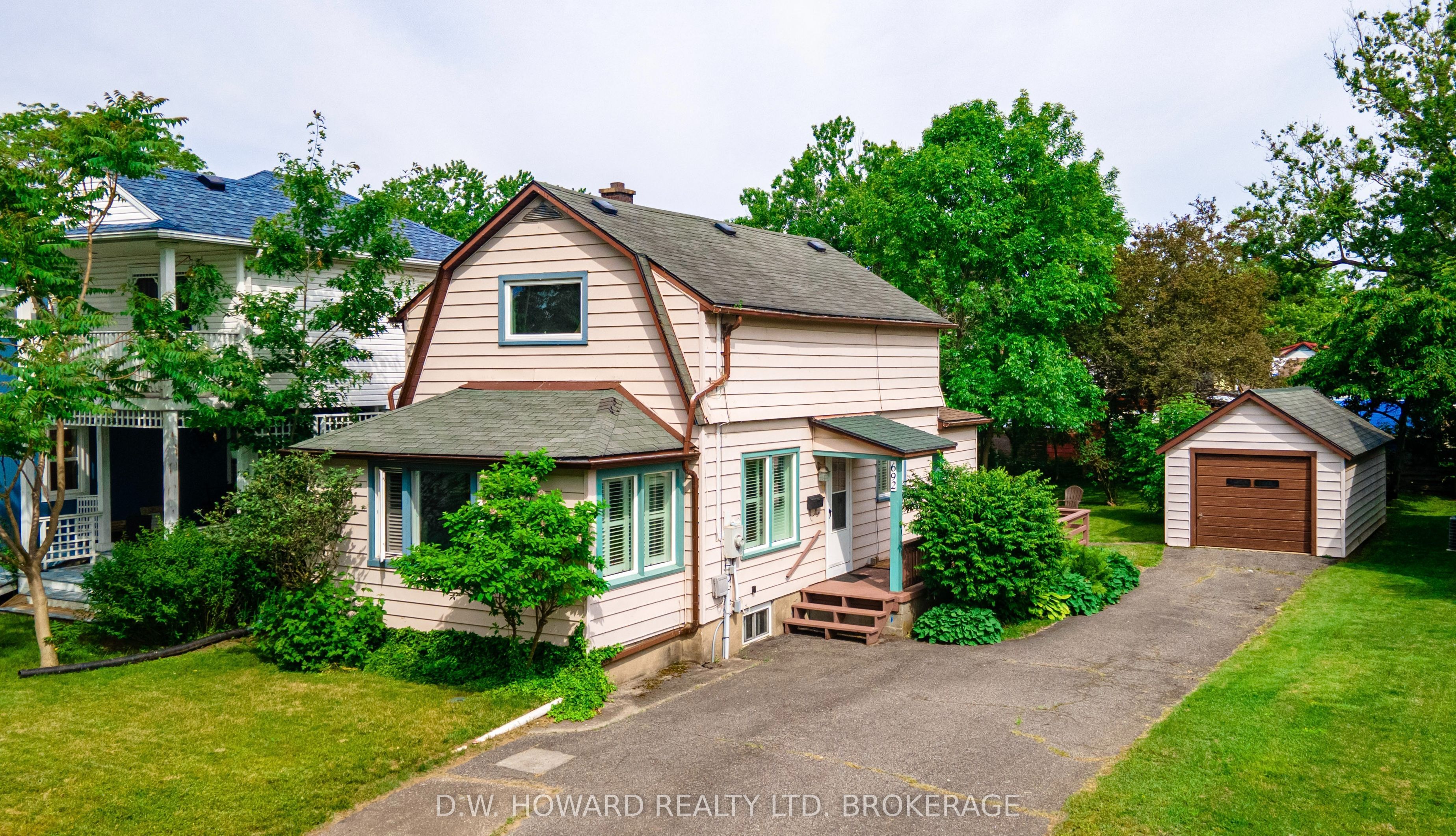 692 Lake Shore Rd Property Photo 1