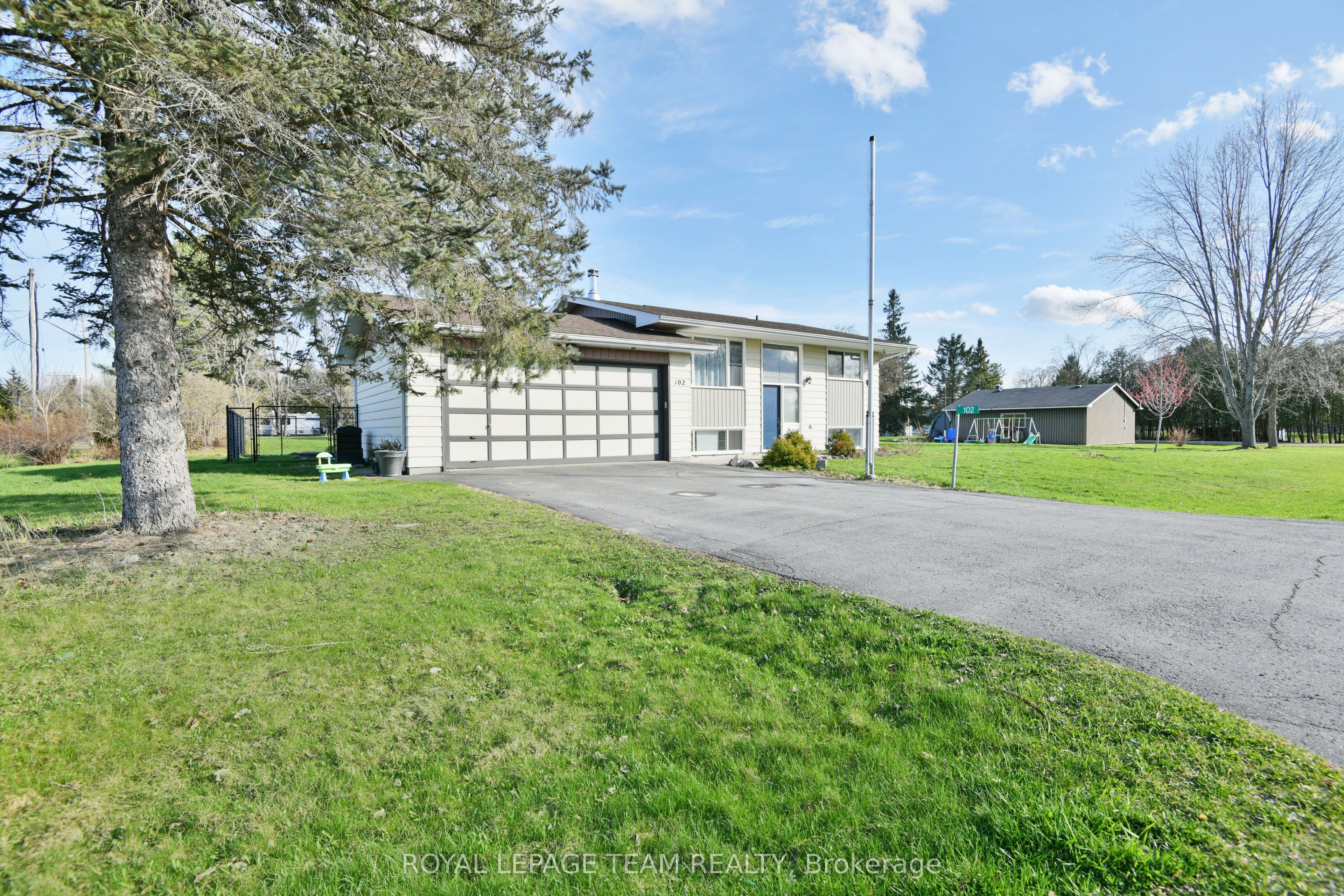 102 Creek Drive Property Photo 1