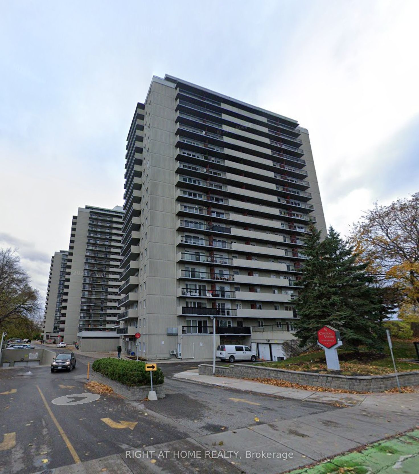 #1607 - 158C McArthur Avenue Property Photo 1