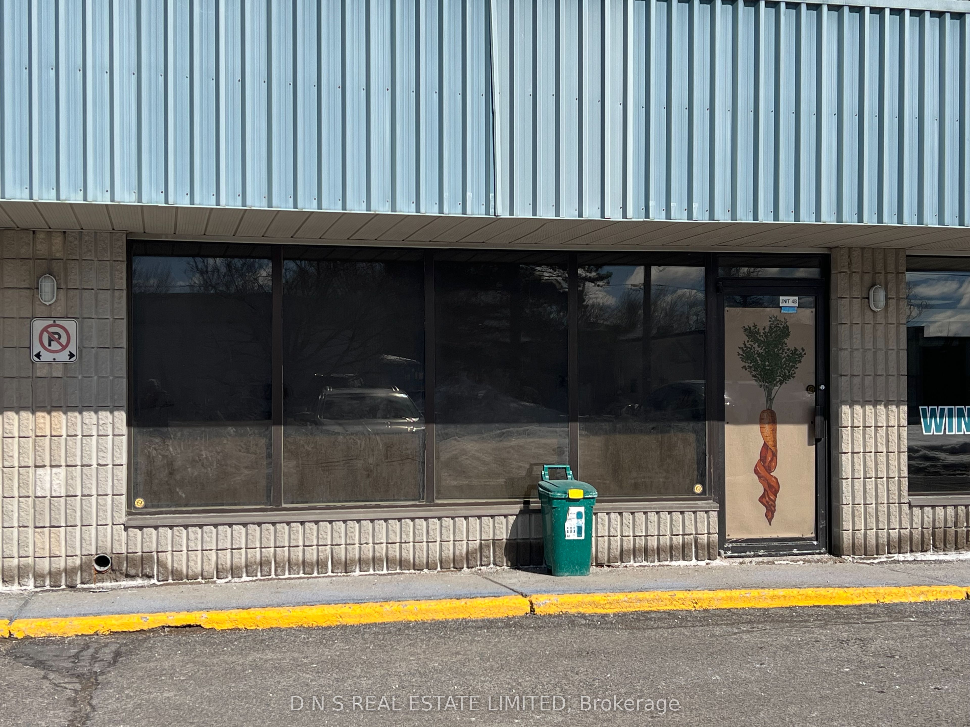 #4 - 637 The Queensway Property Photo 1