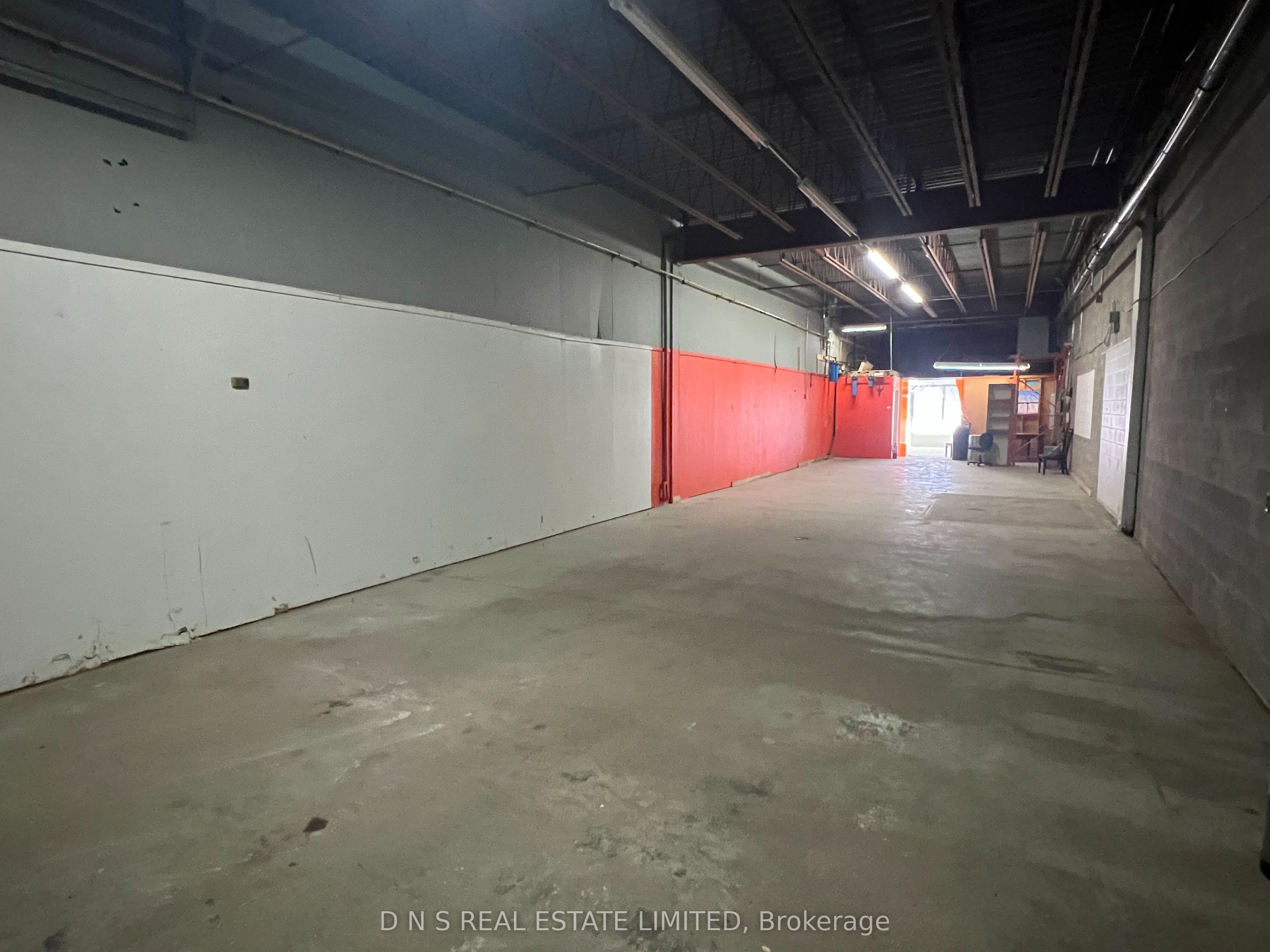 #4 - 637 The Queensway Property Photo 3