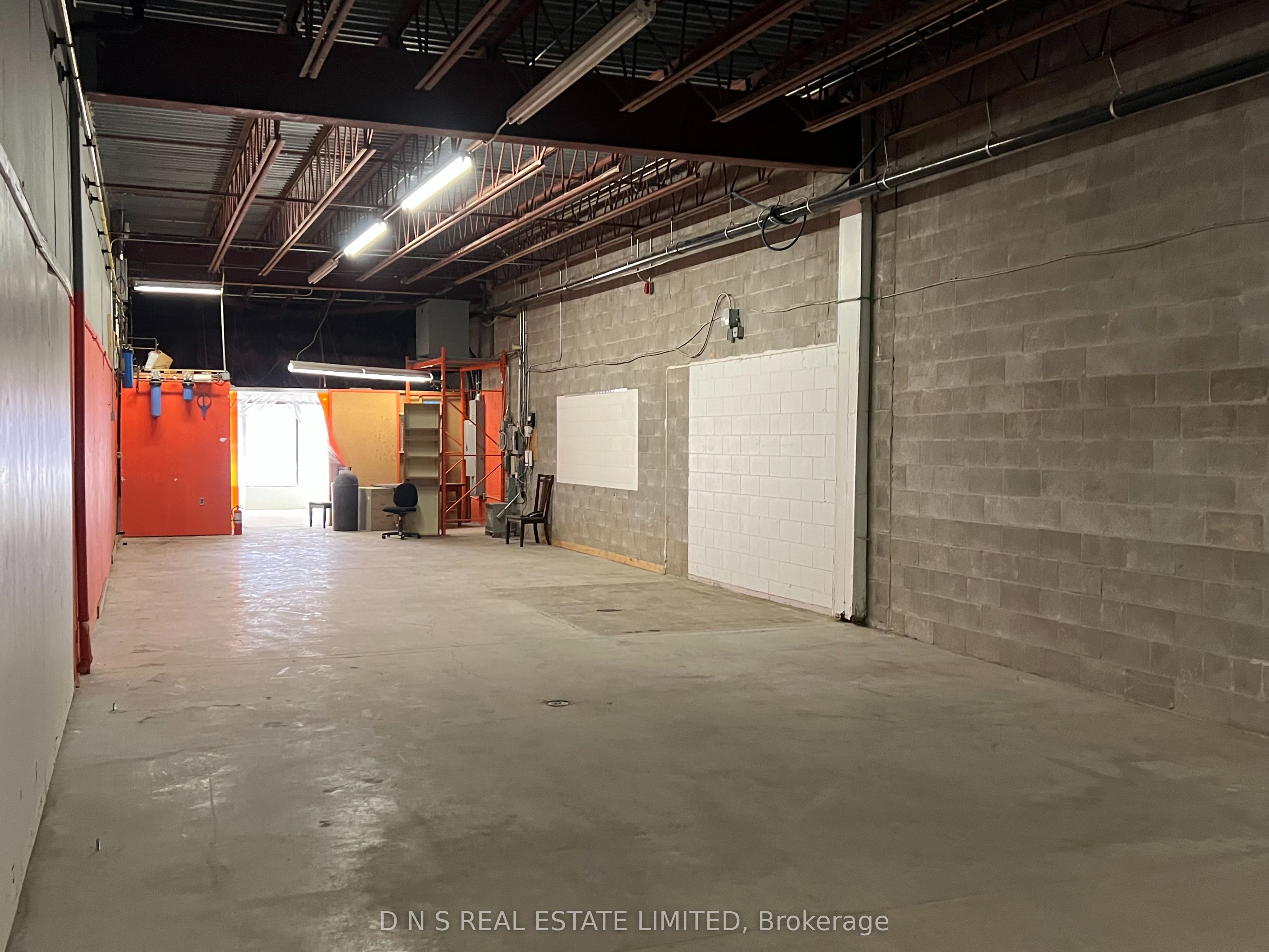 #4 - 637 The Queensway Property Photo 5