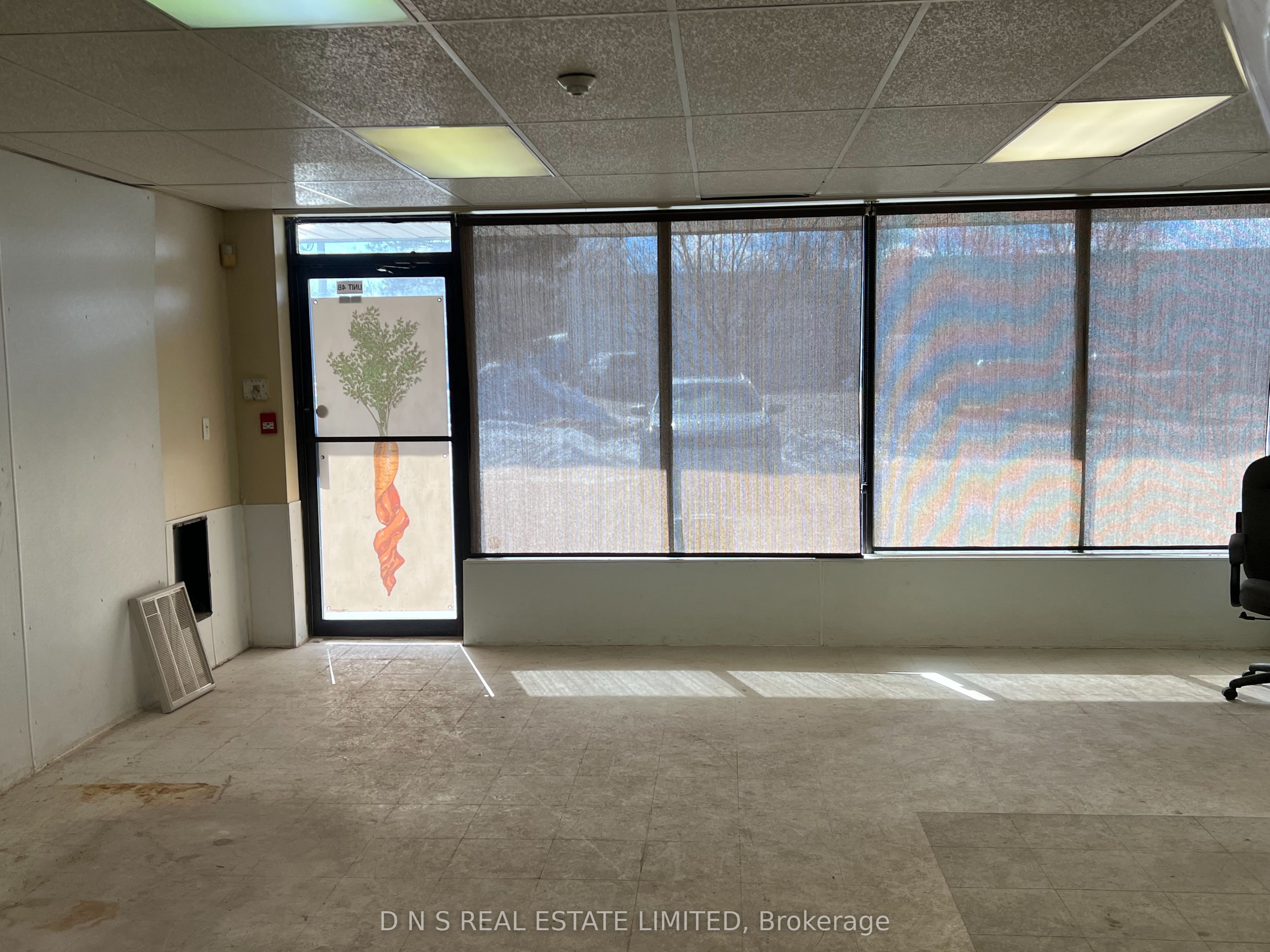 #4 - 637 The Queensway Property Photo 7