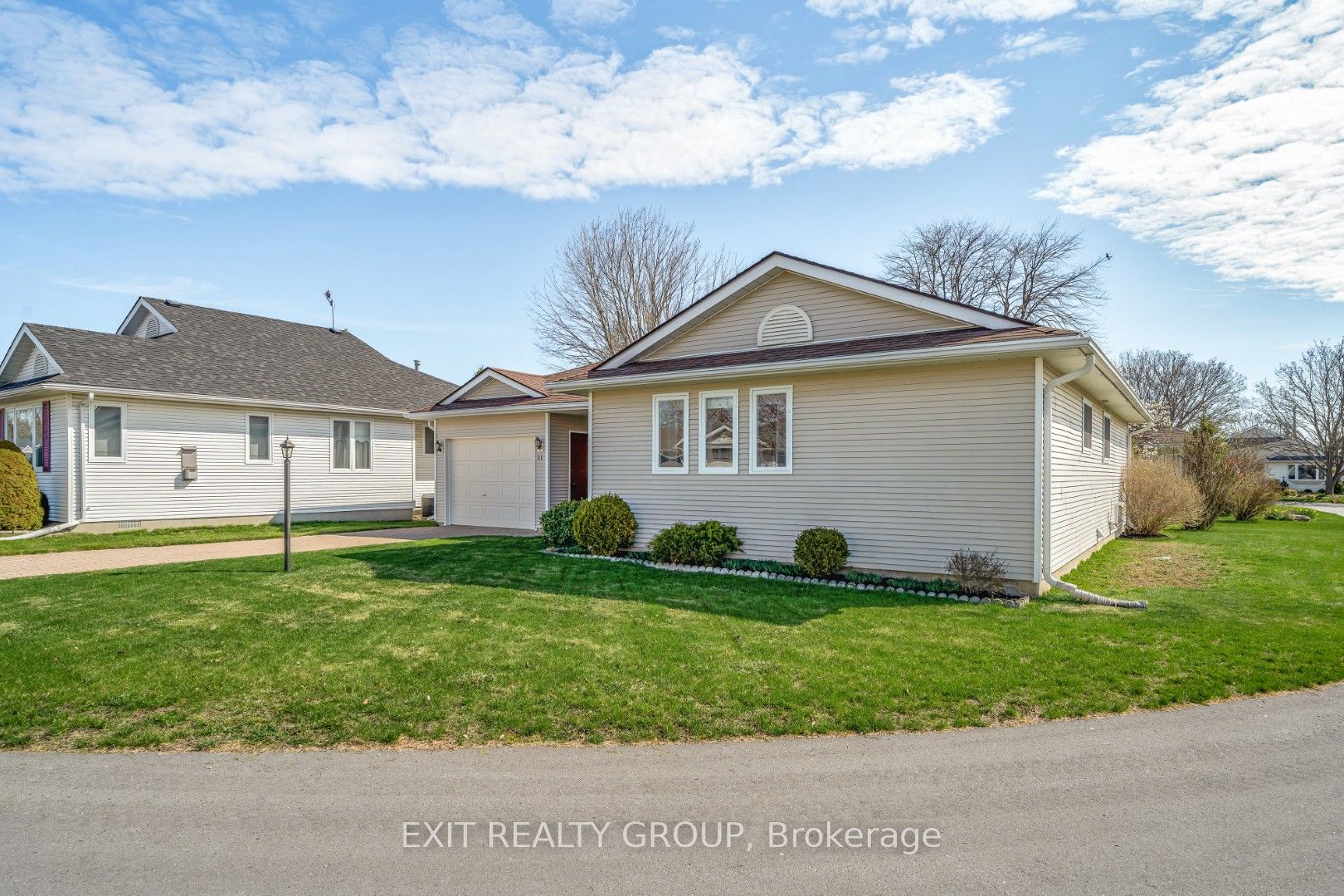 11 Monroe Court Property Photo