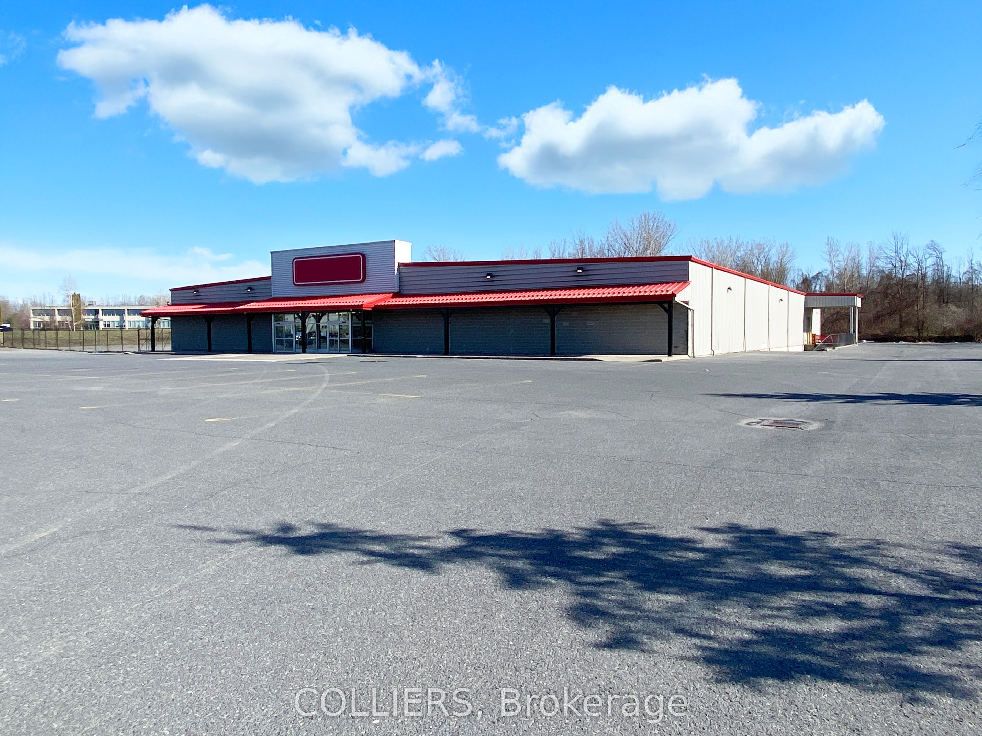 1850 Vincent Massey Drive Property Photo 1