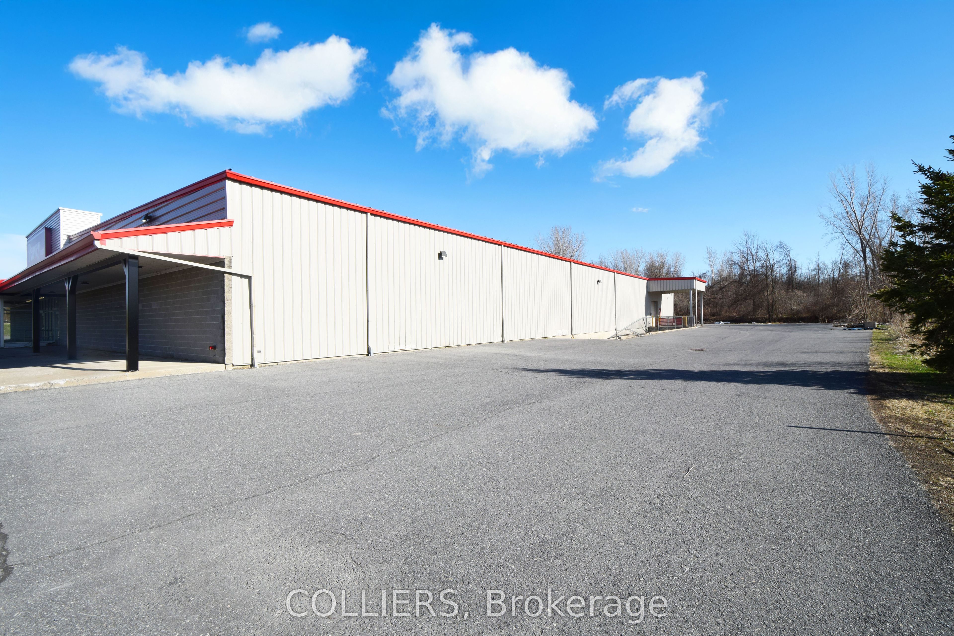 1850 Vincent Massey Drive Property Photo 3