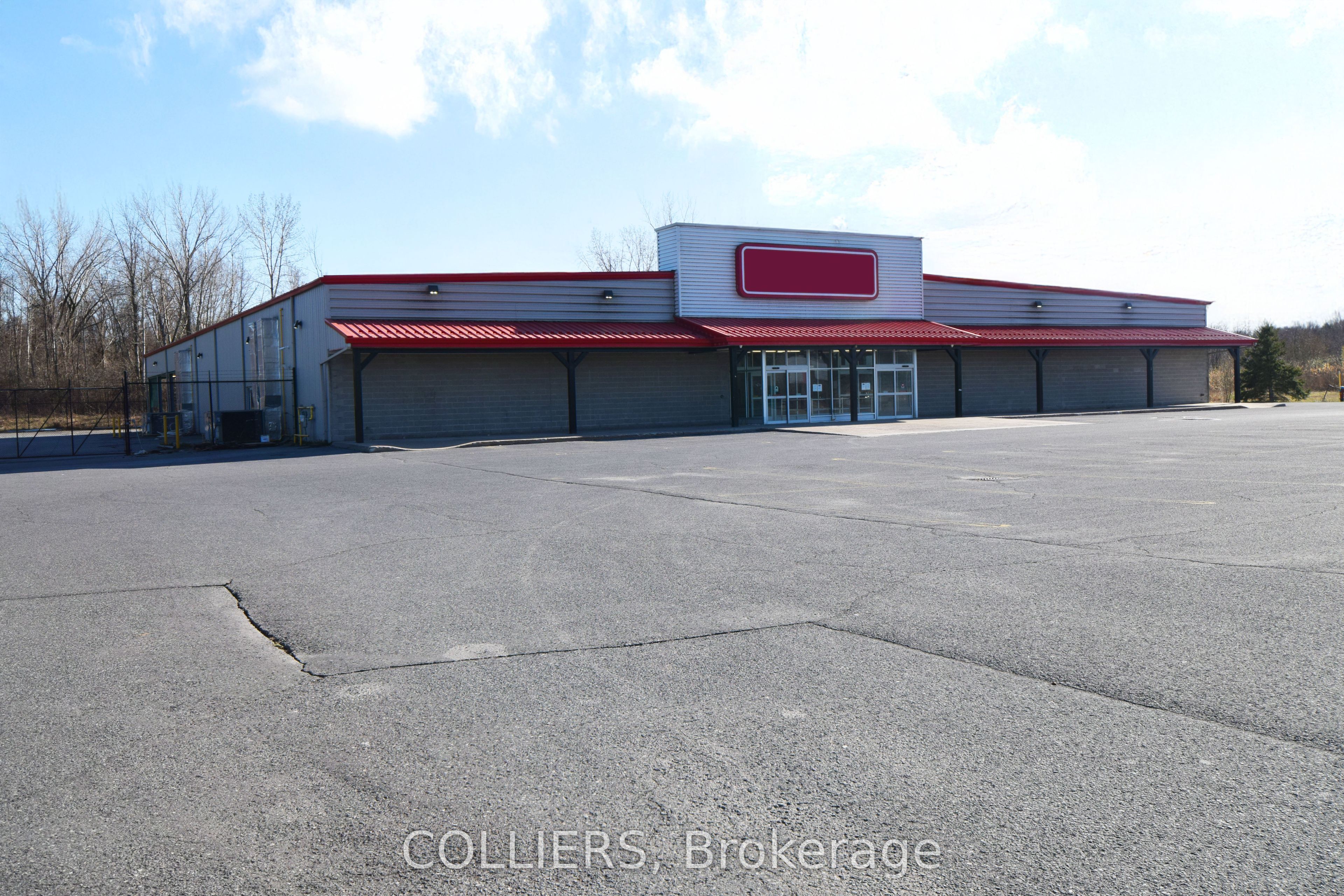 1850 Vincent Massey Drive Property Photo 4