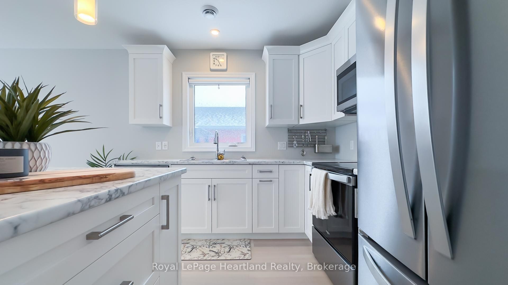 188 Lake Breeze Drive Property Photo 11