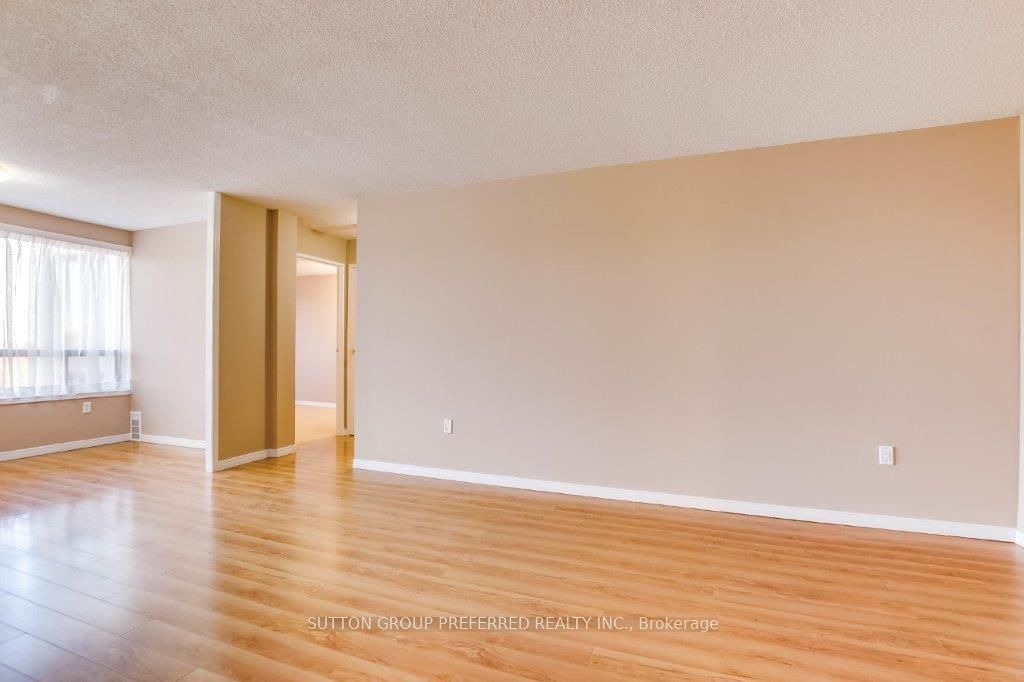 1600 Adelaide Street N 605 Property Photo 7