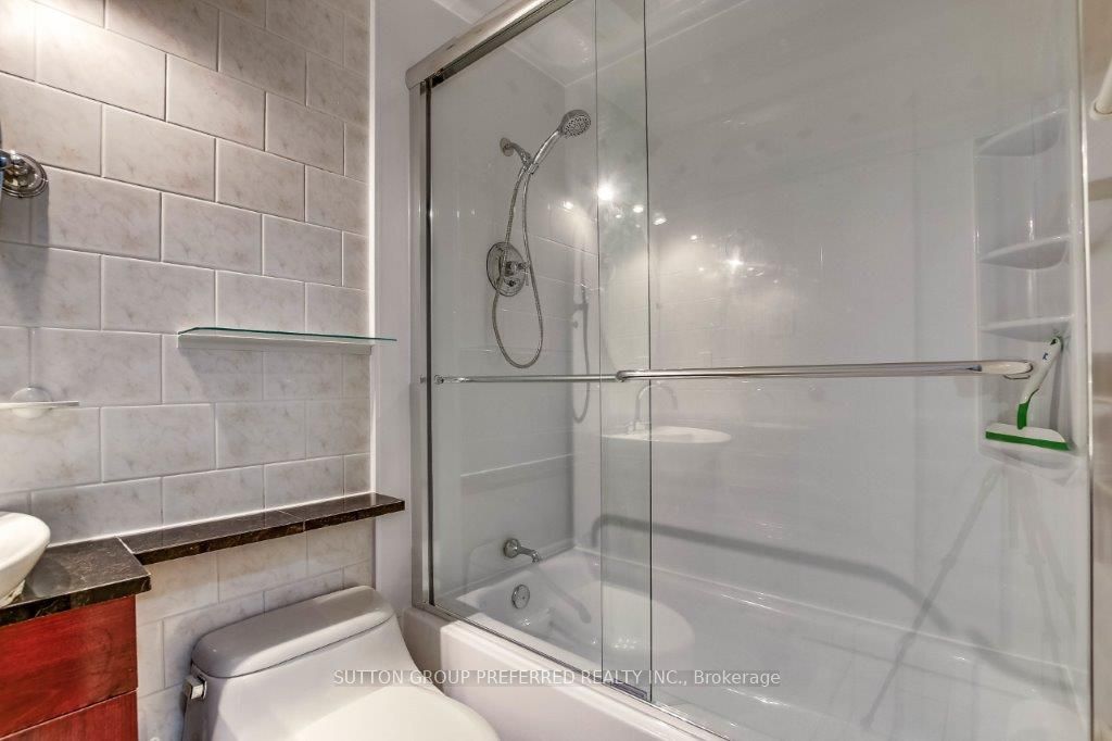 1600 Adelaide Street N 605 Property Photo 15