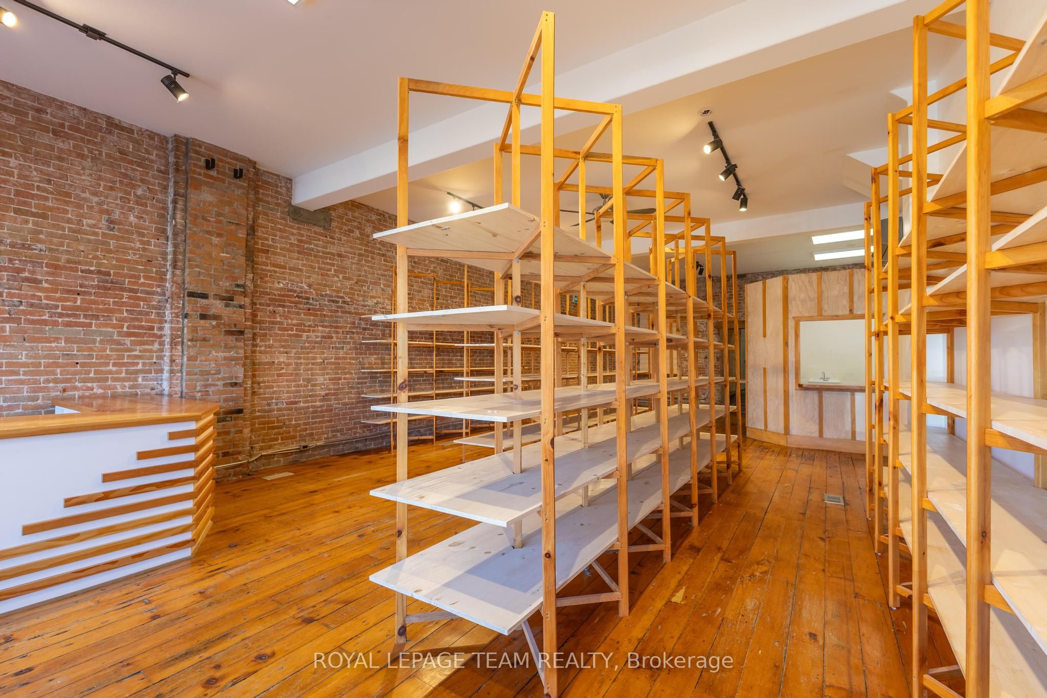 14 Elgin Street W Property Photo 5