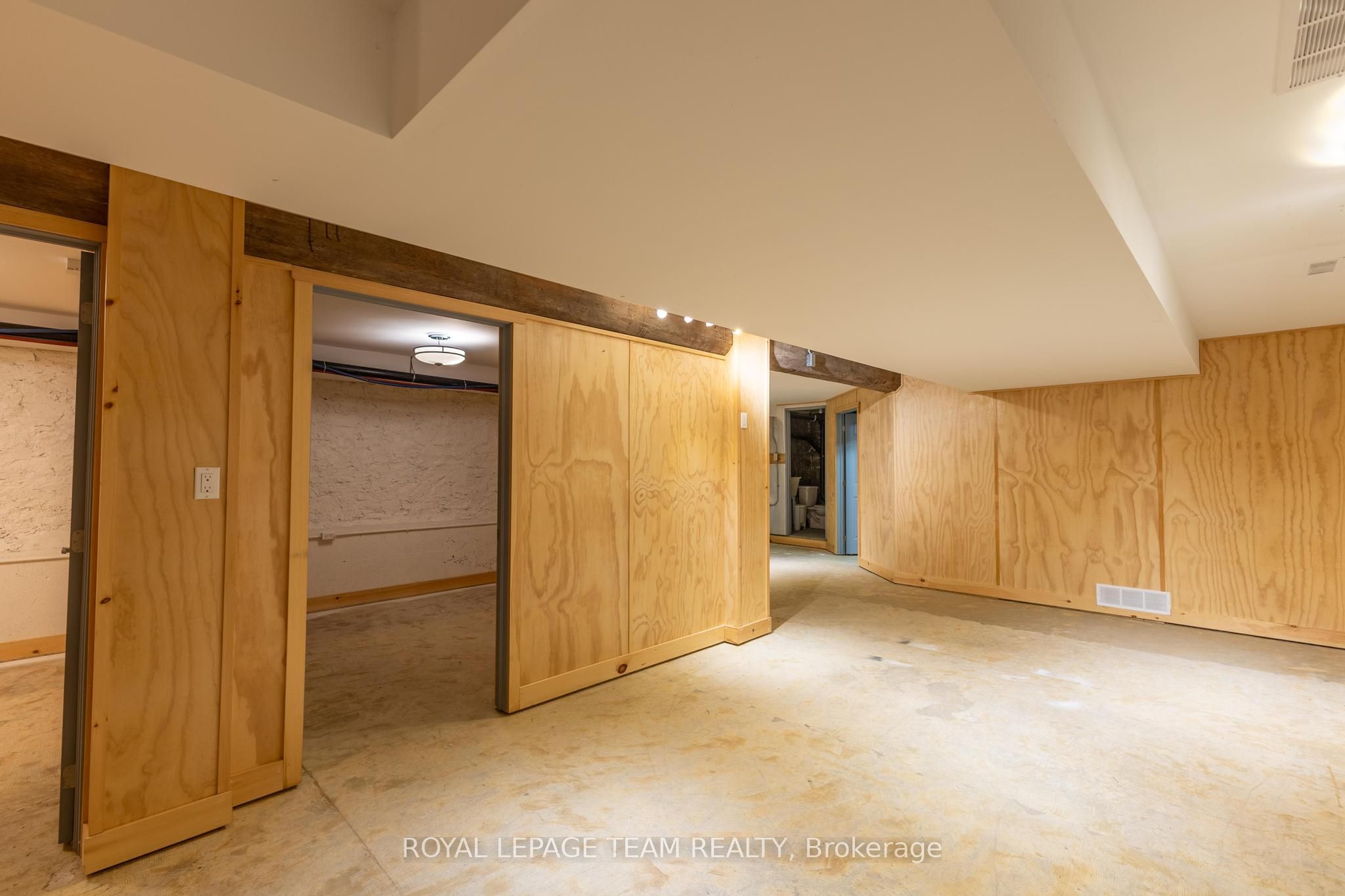 14 Elgin Street W Property Photo 27
