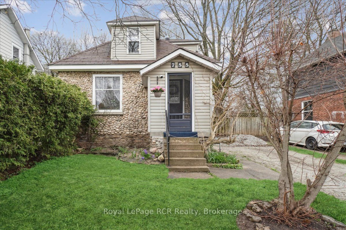 755 7th Avenue E Property Photo 1