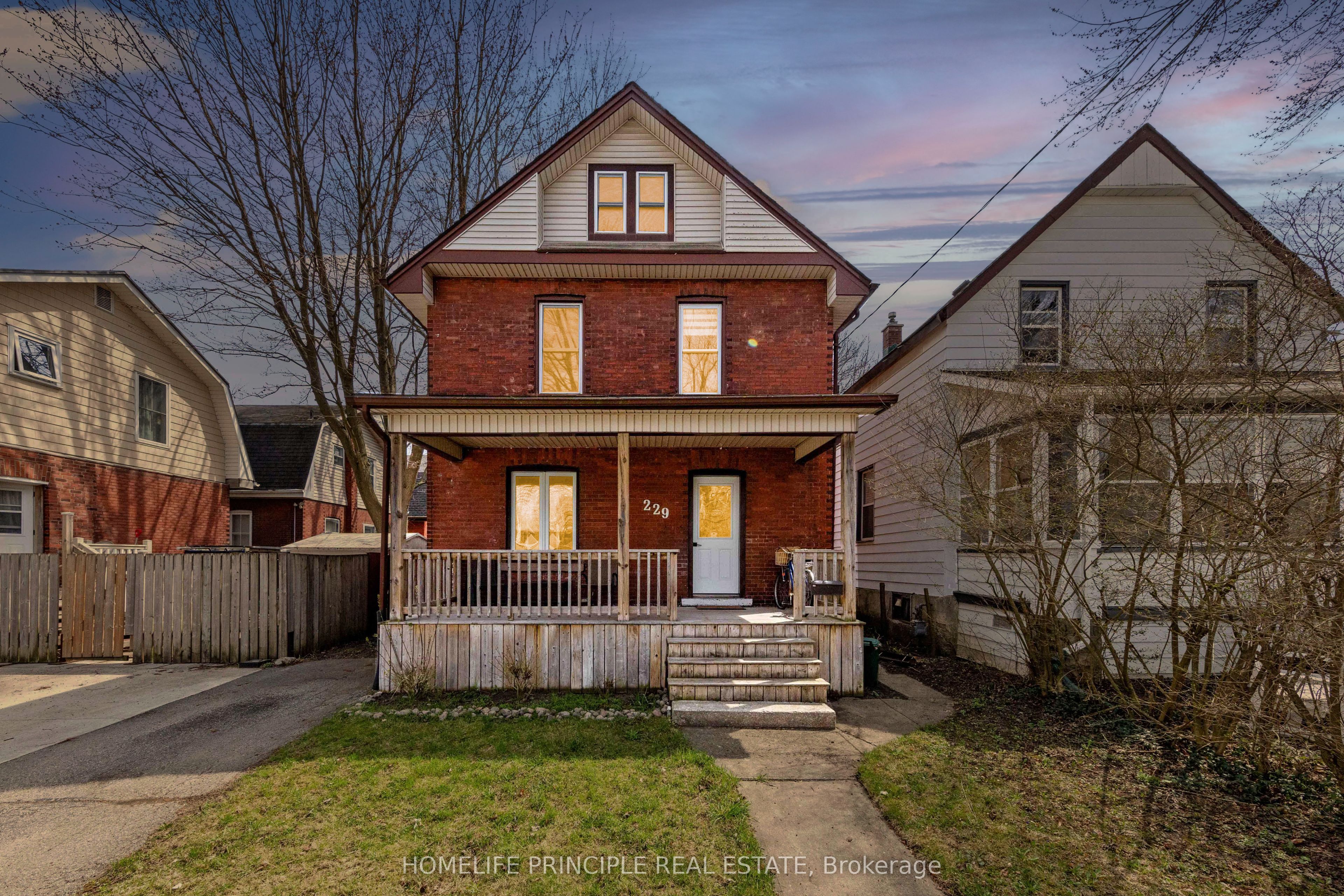 229 Nile St Property Photo 1