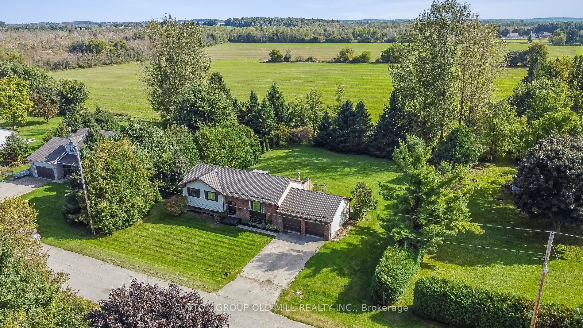 2 Menary Dr Property Photo 2