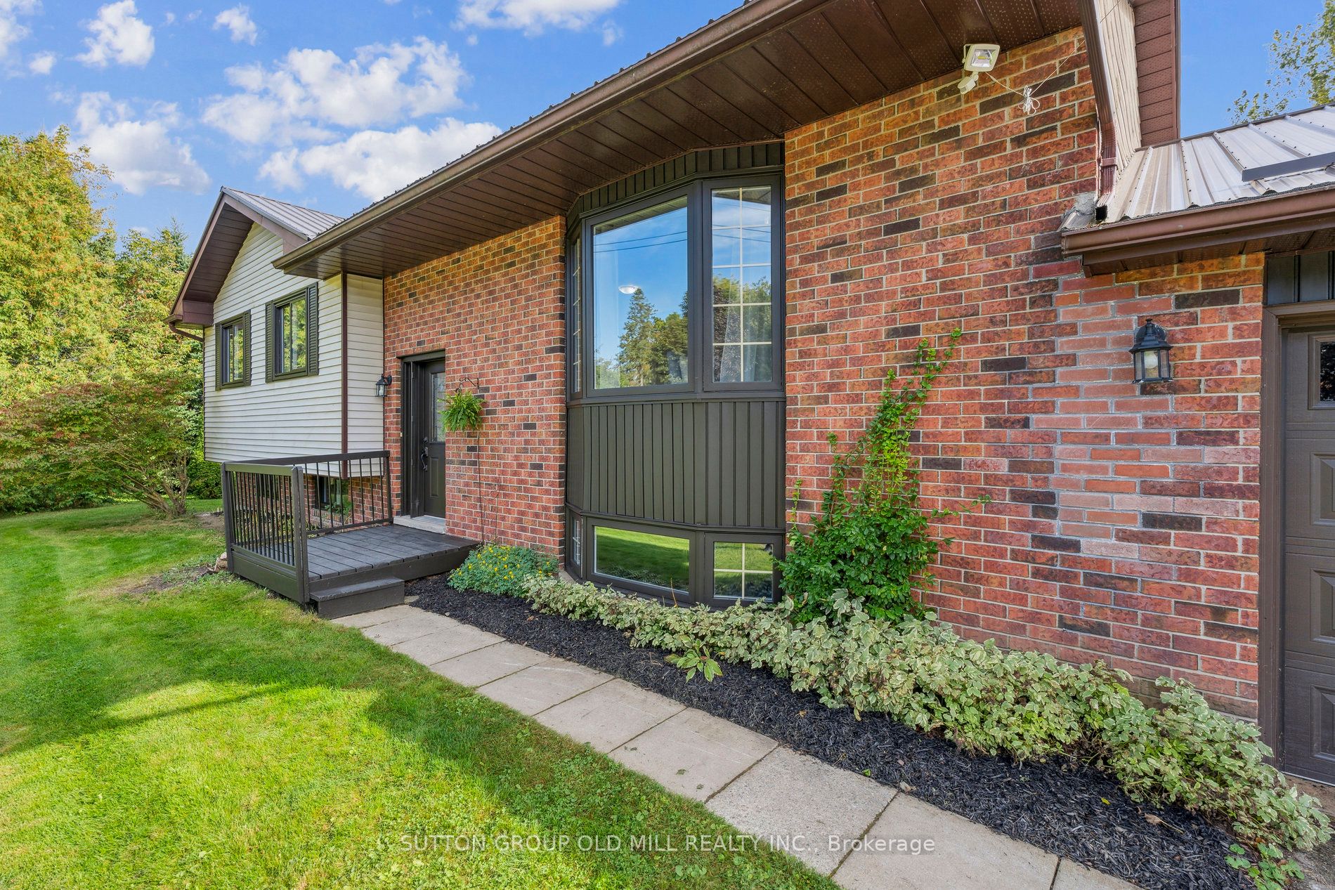 2 Menary Dr Property Photo 5