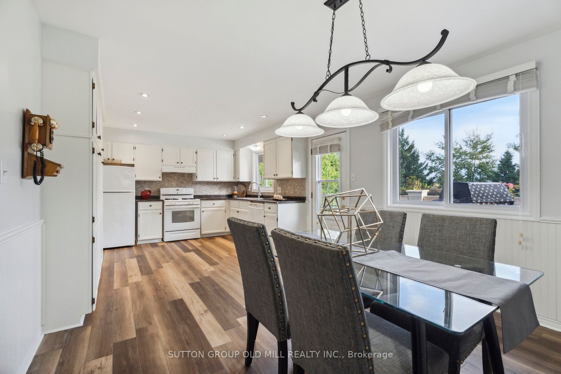 2 Menary Dr Property Photo 6