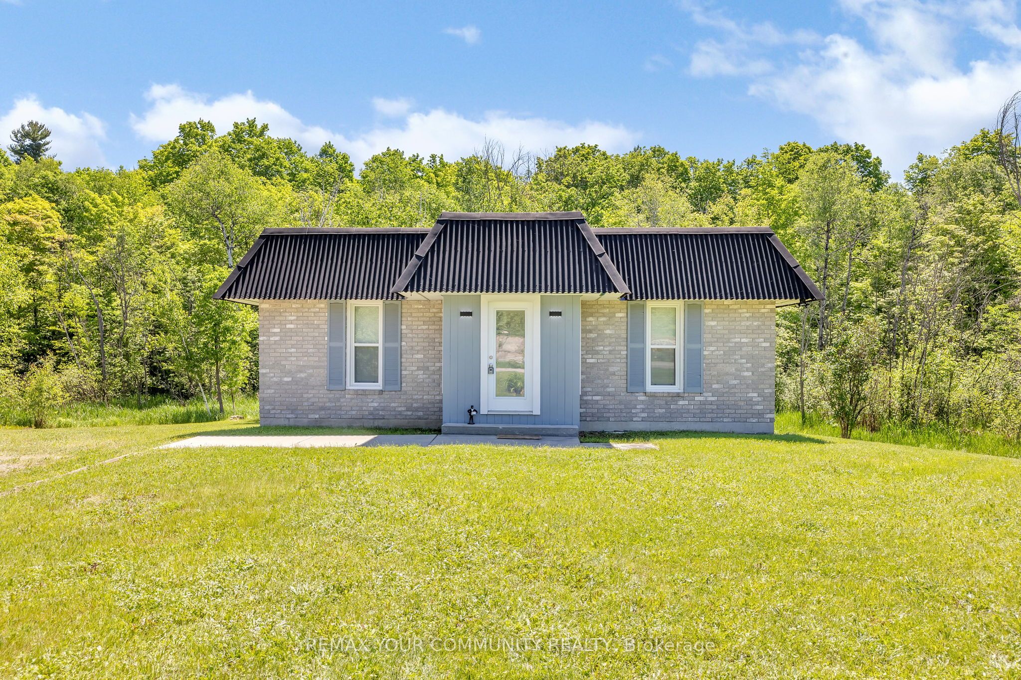 112922 Highway 7 Property Photo 2