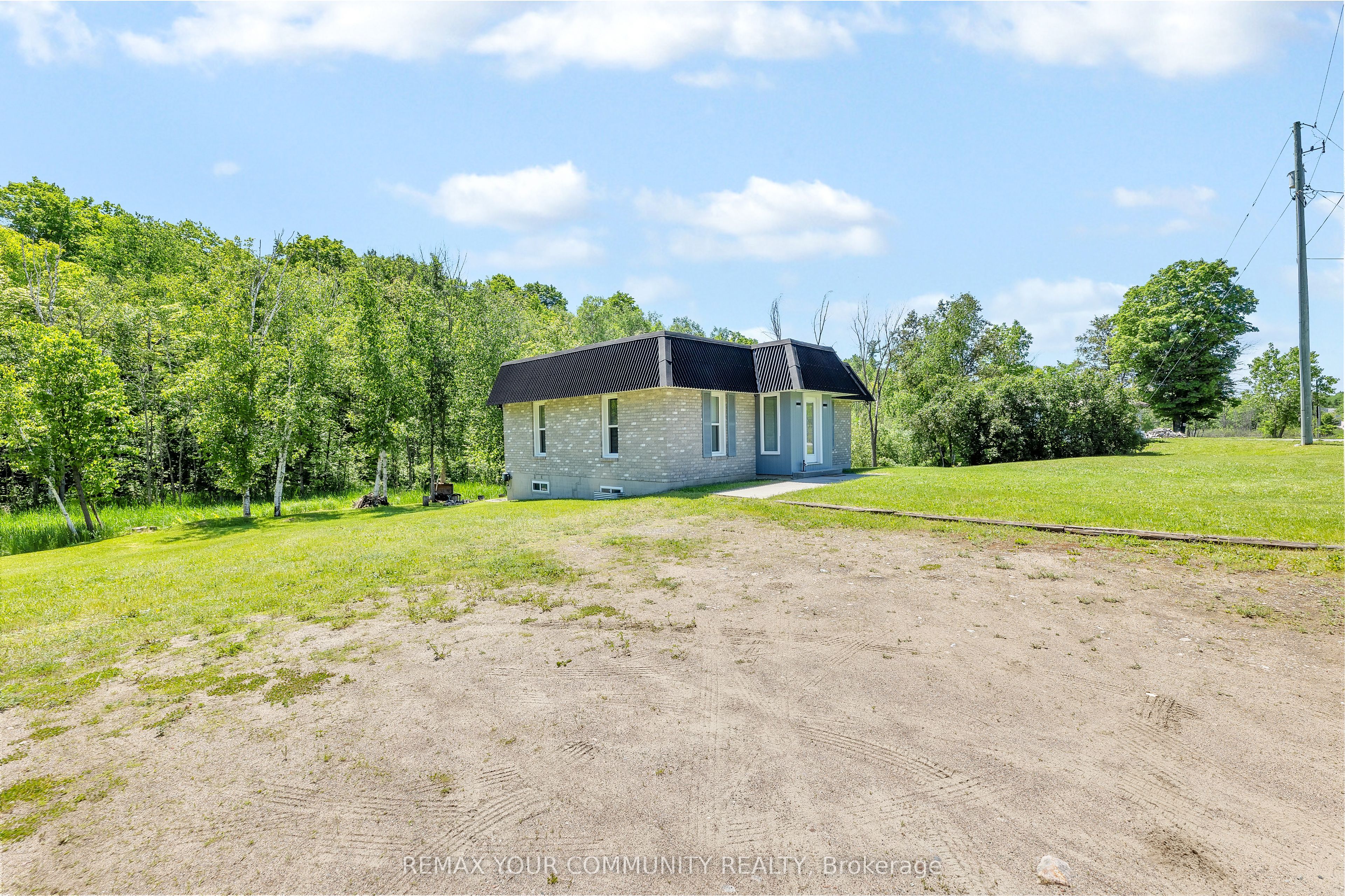 112922 Highway 7 Property Photo 3