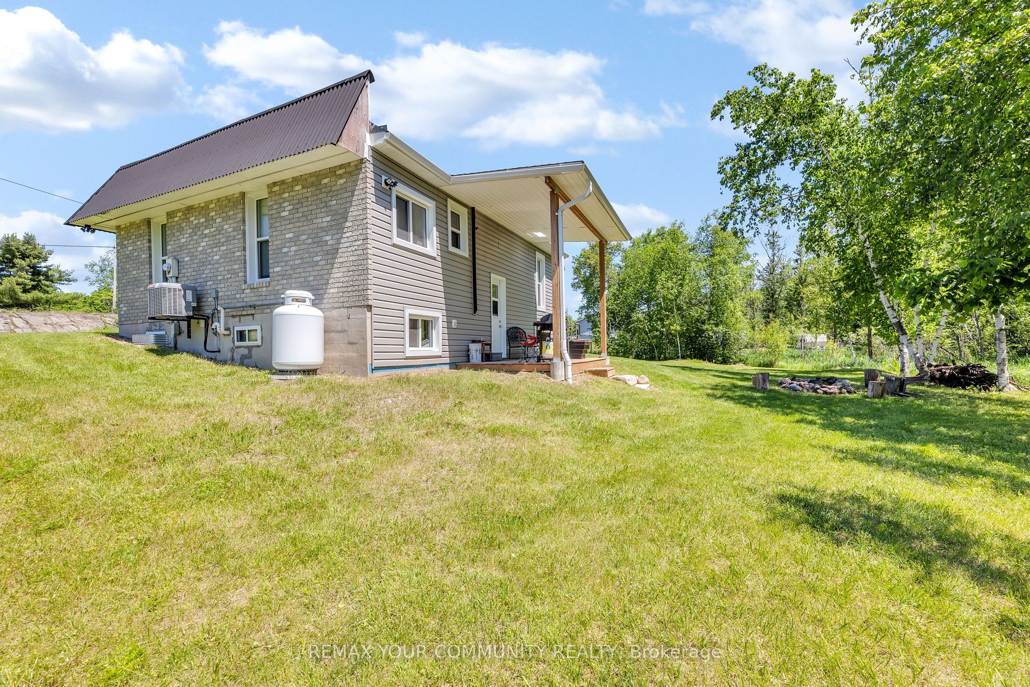 112922 Highway 7 Property Photo 4