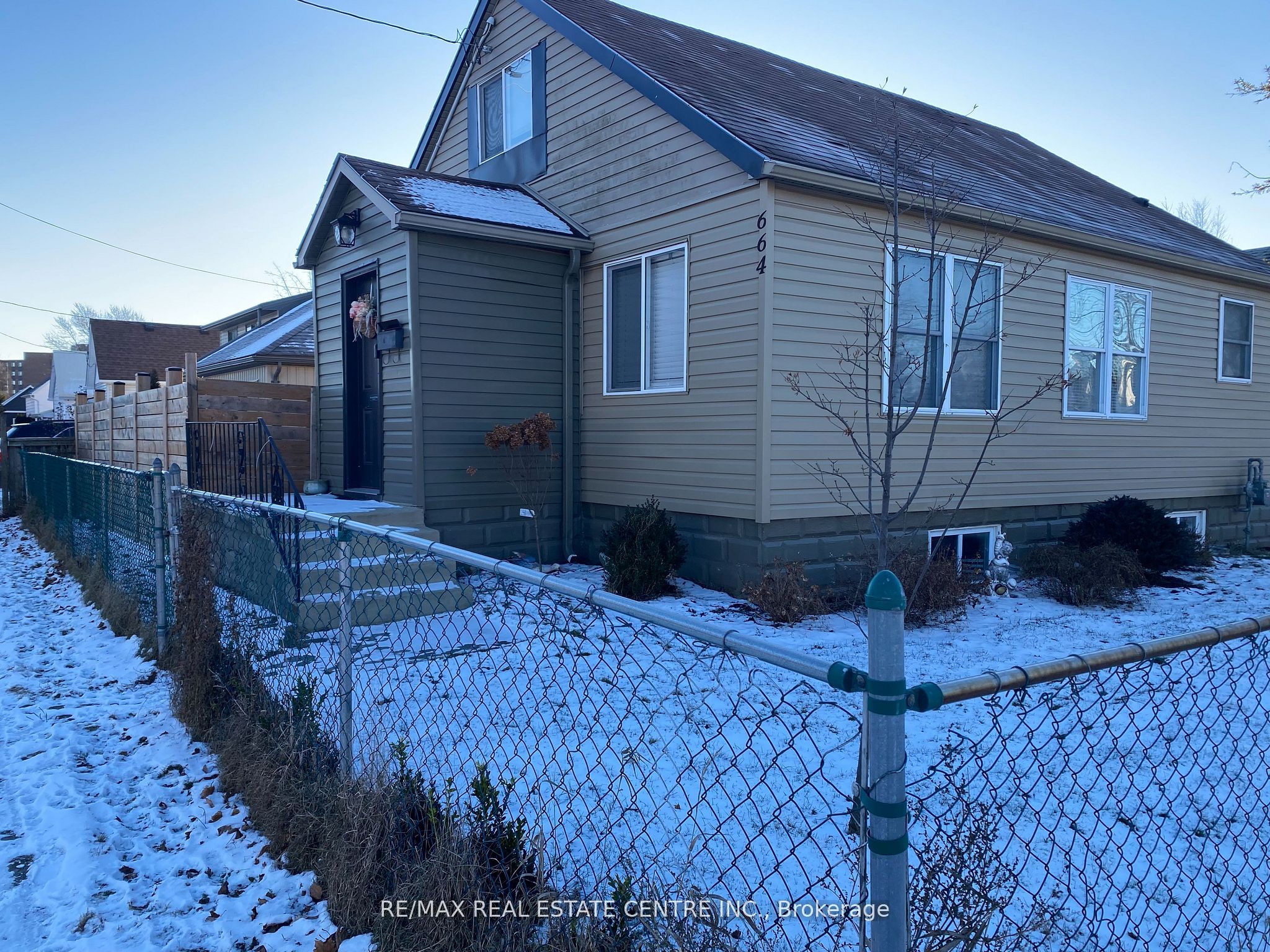 664 Wallace Street Property Photo