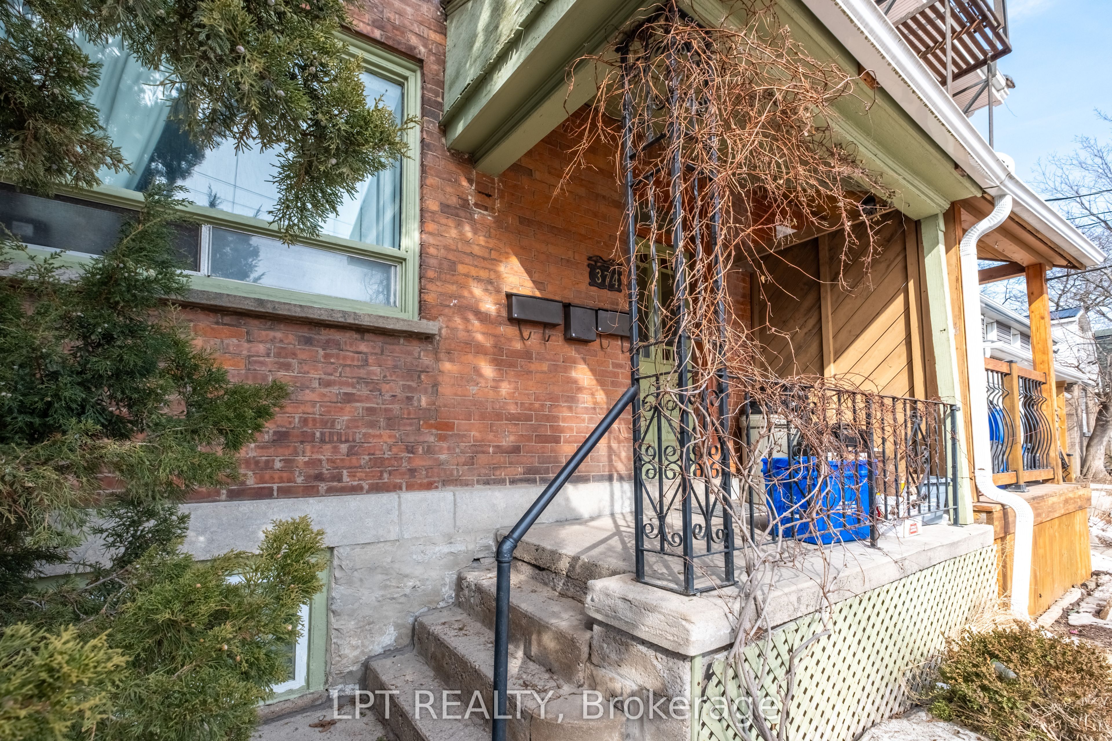 374 Barrie Street Property Photo 2