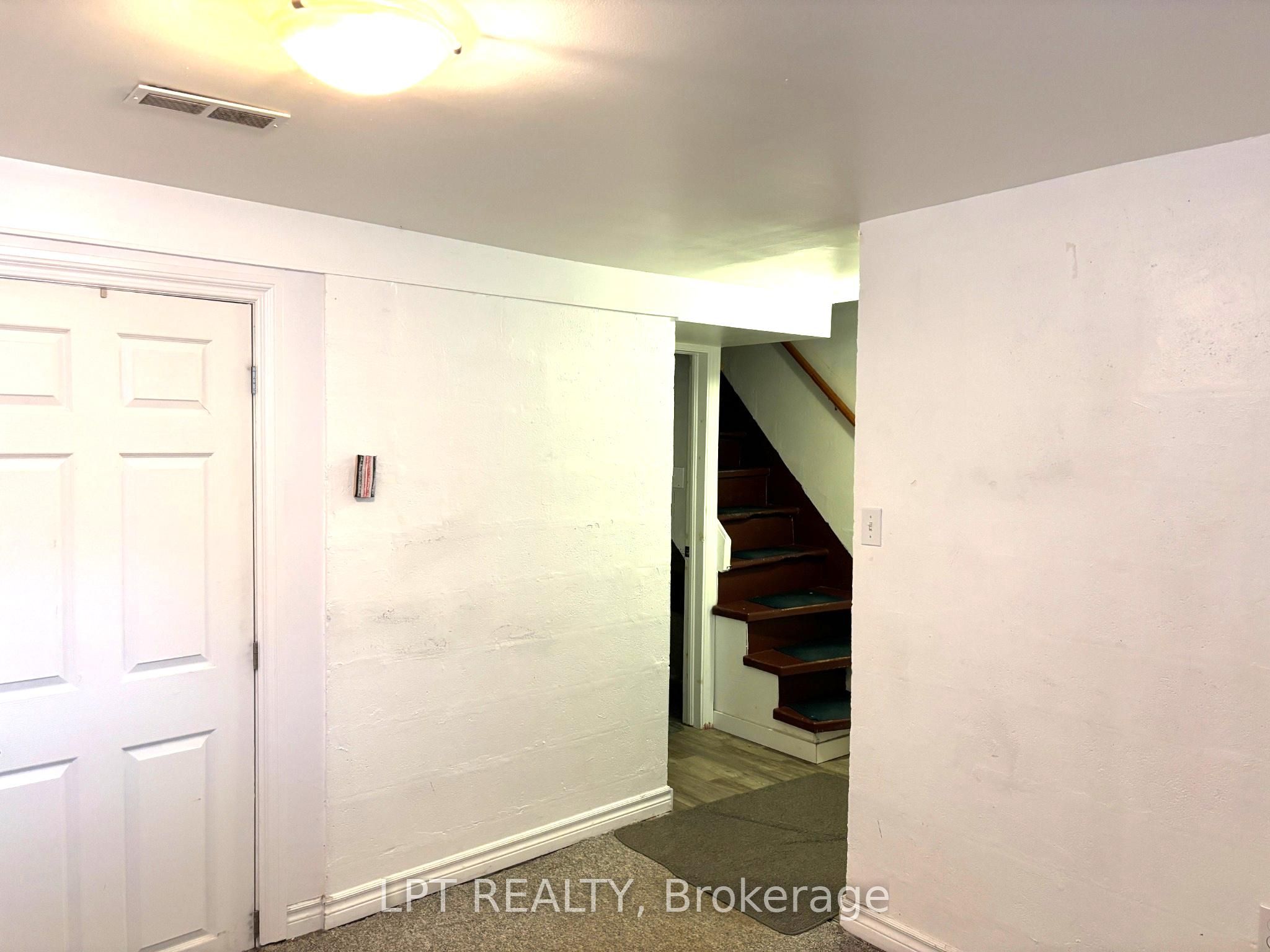 374 Barrie Street Property Photo 3