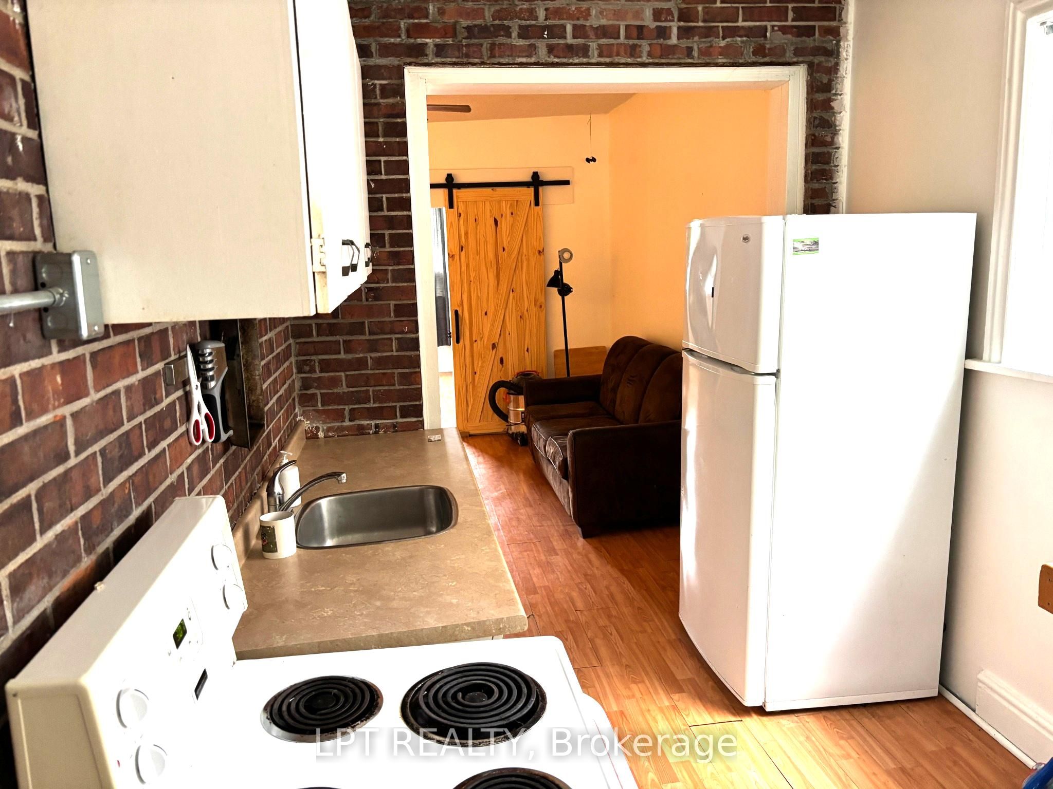 374 Barrie Street Property Photo 12
