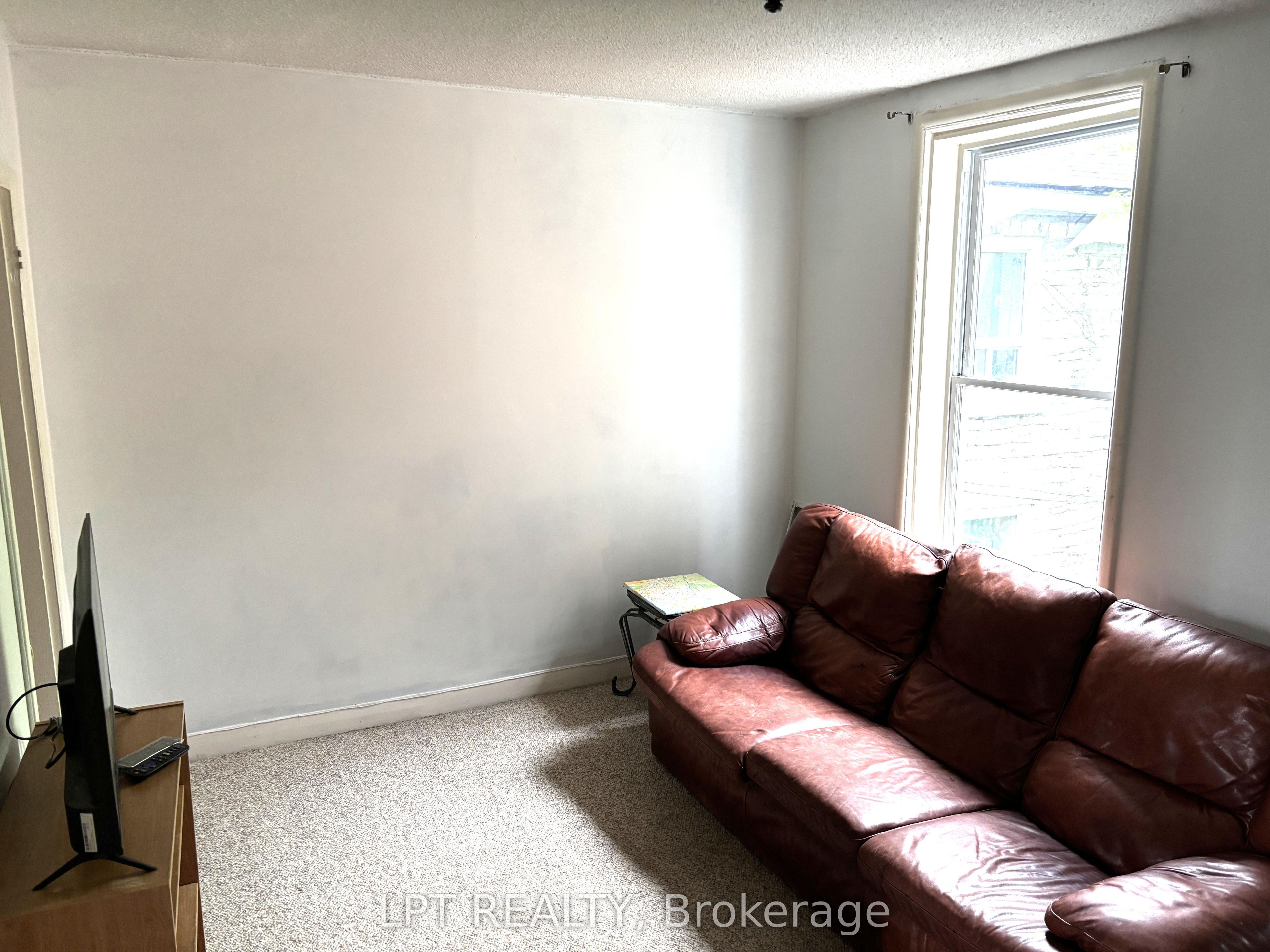 374 Barrie Street Property Photo 17