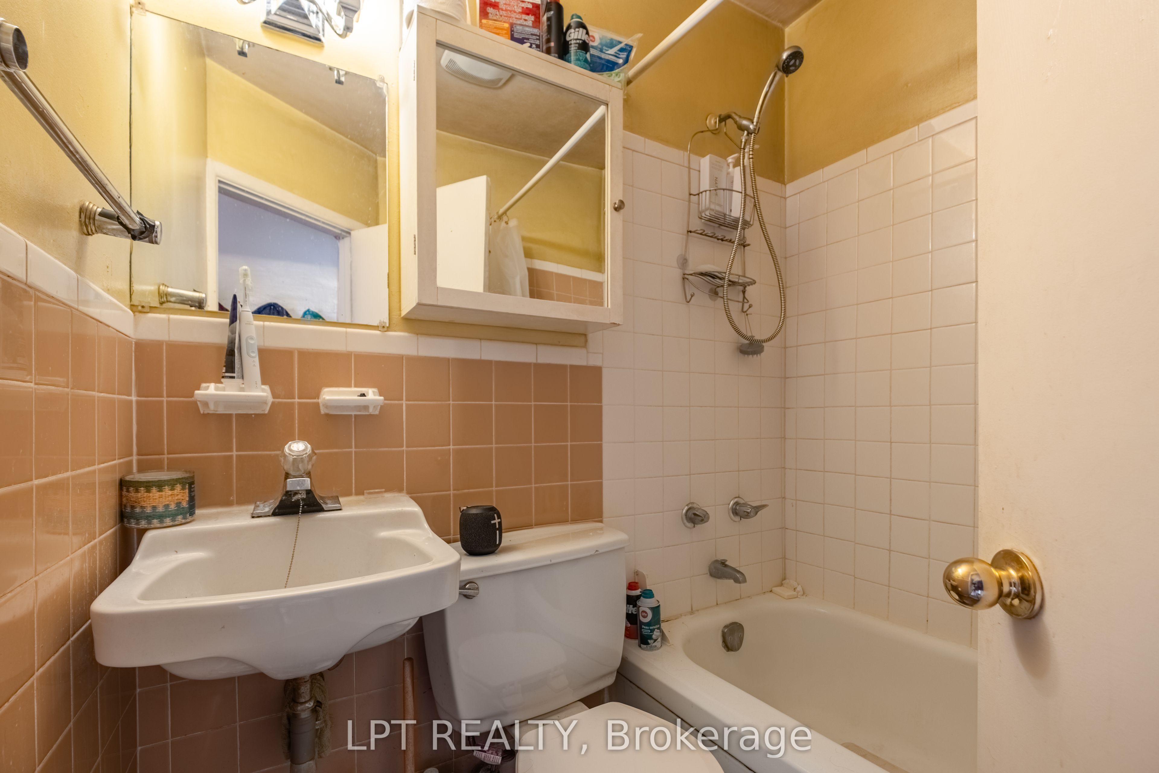 374 Barrie Street Property Photo 28