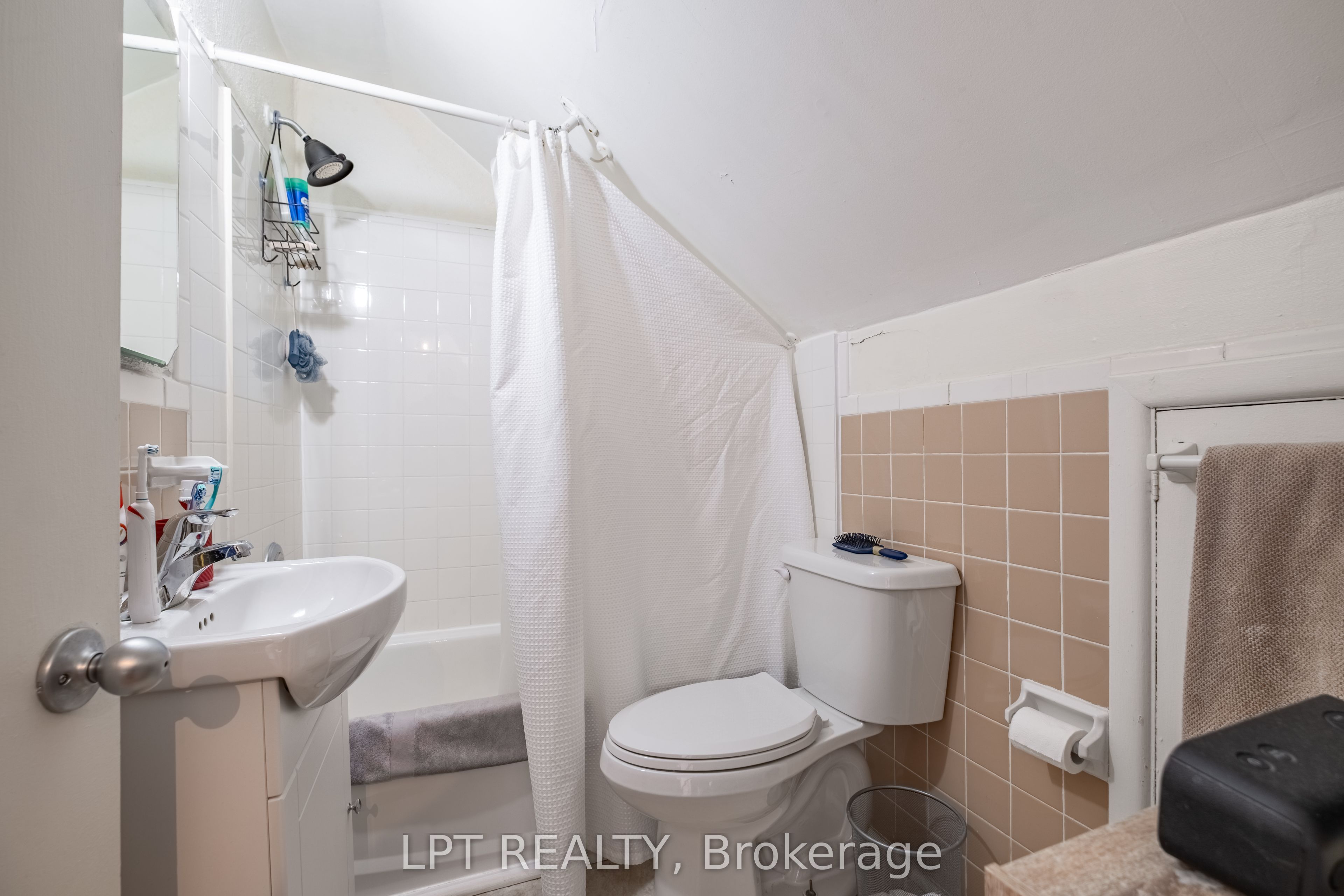 374 Barrie Street Property Photo 35
