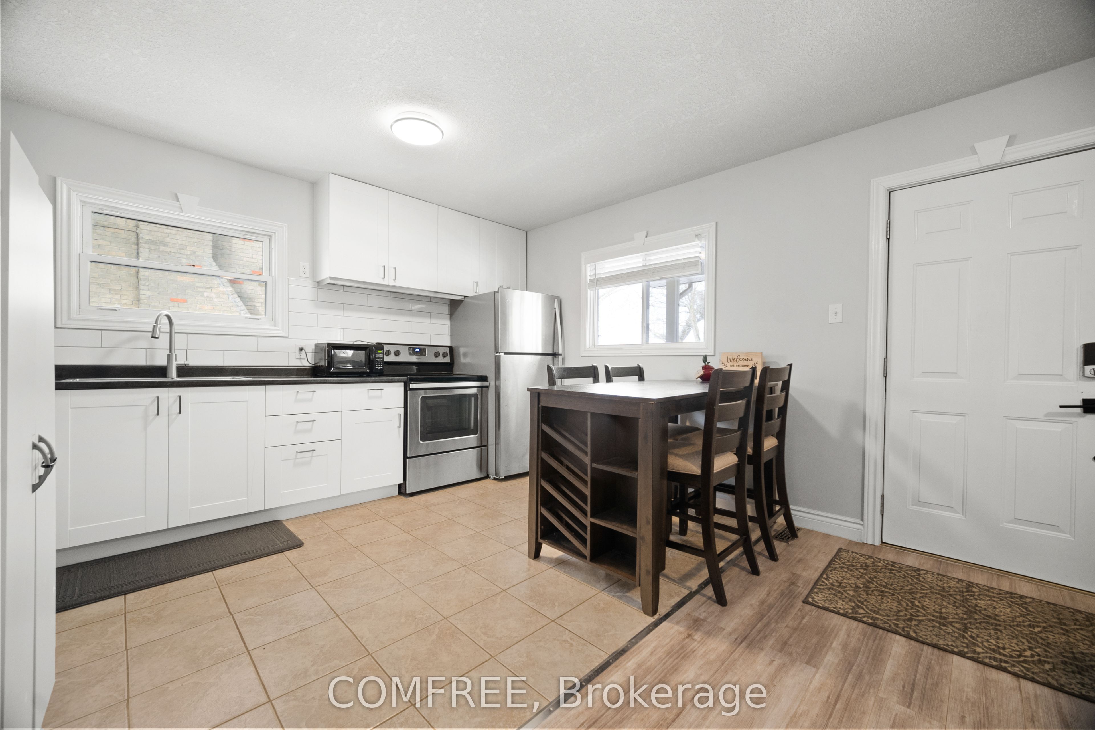 190 Rathowen Street Property Photo 10