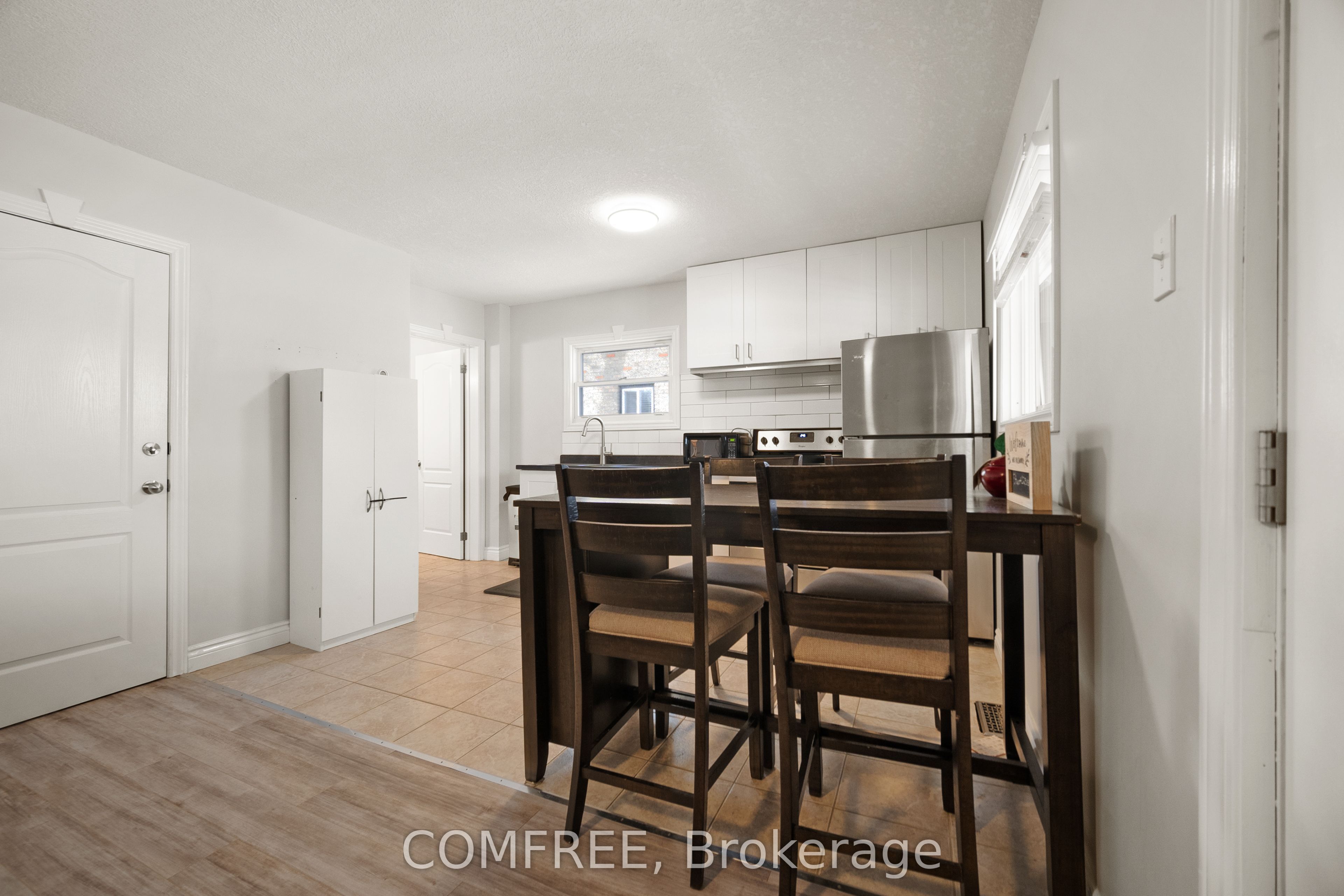 190 Rathowen Street Property Photo 11
