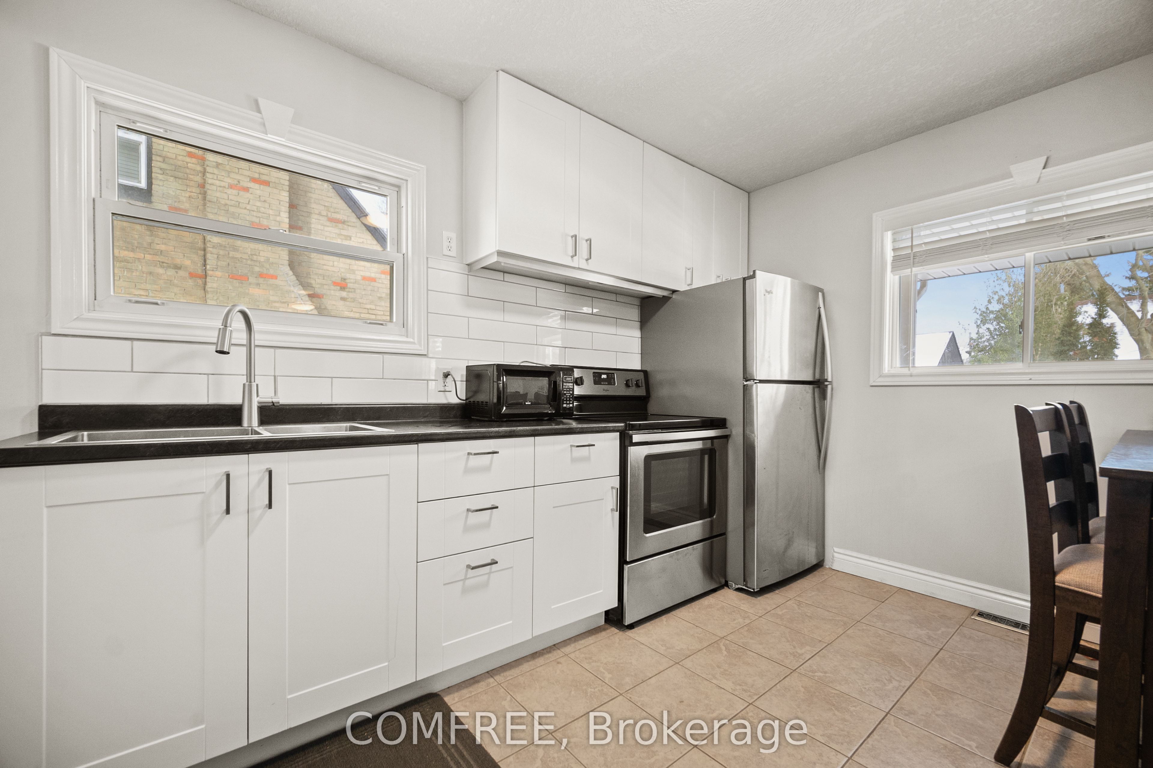 190 Rathowen Street Property Photo 12
