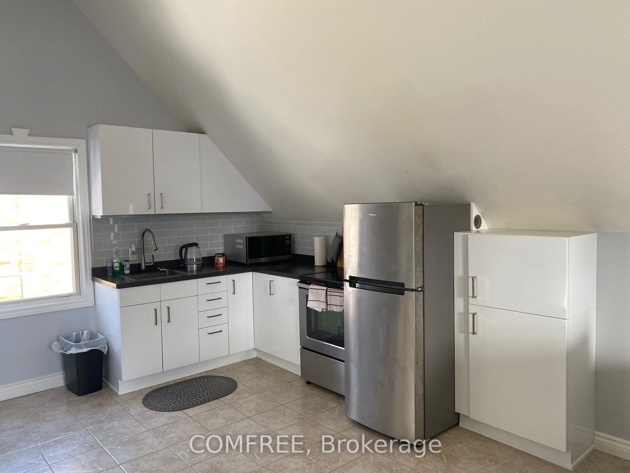 190 Rathowen Street Property Photo 16