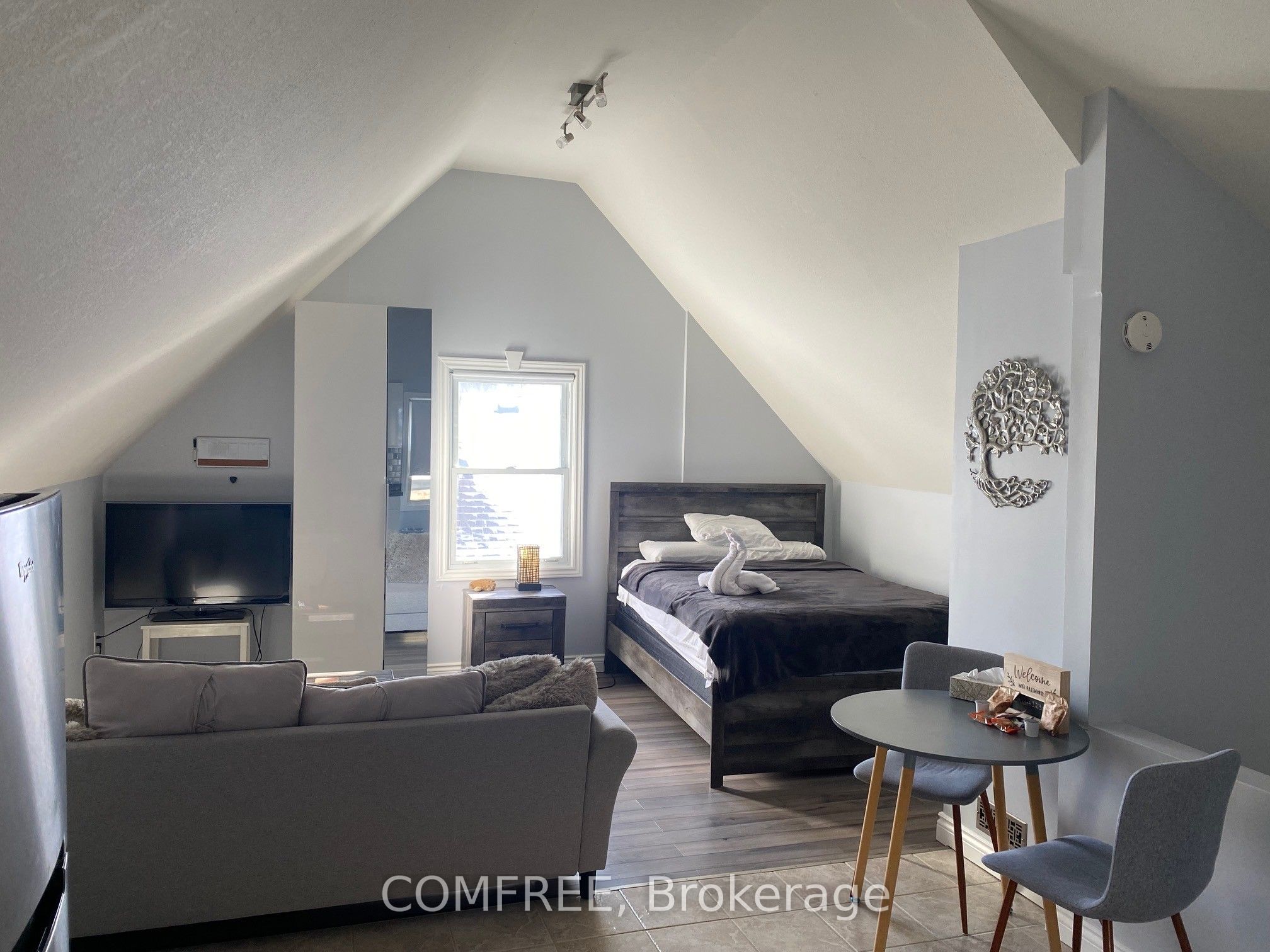 190 Rathowen Street Property Photo 25