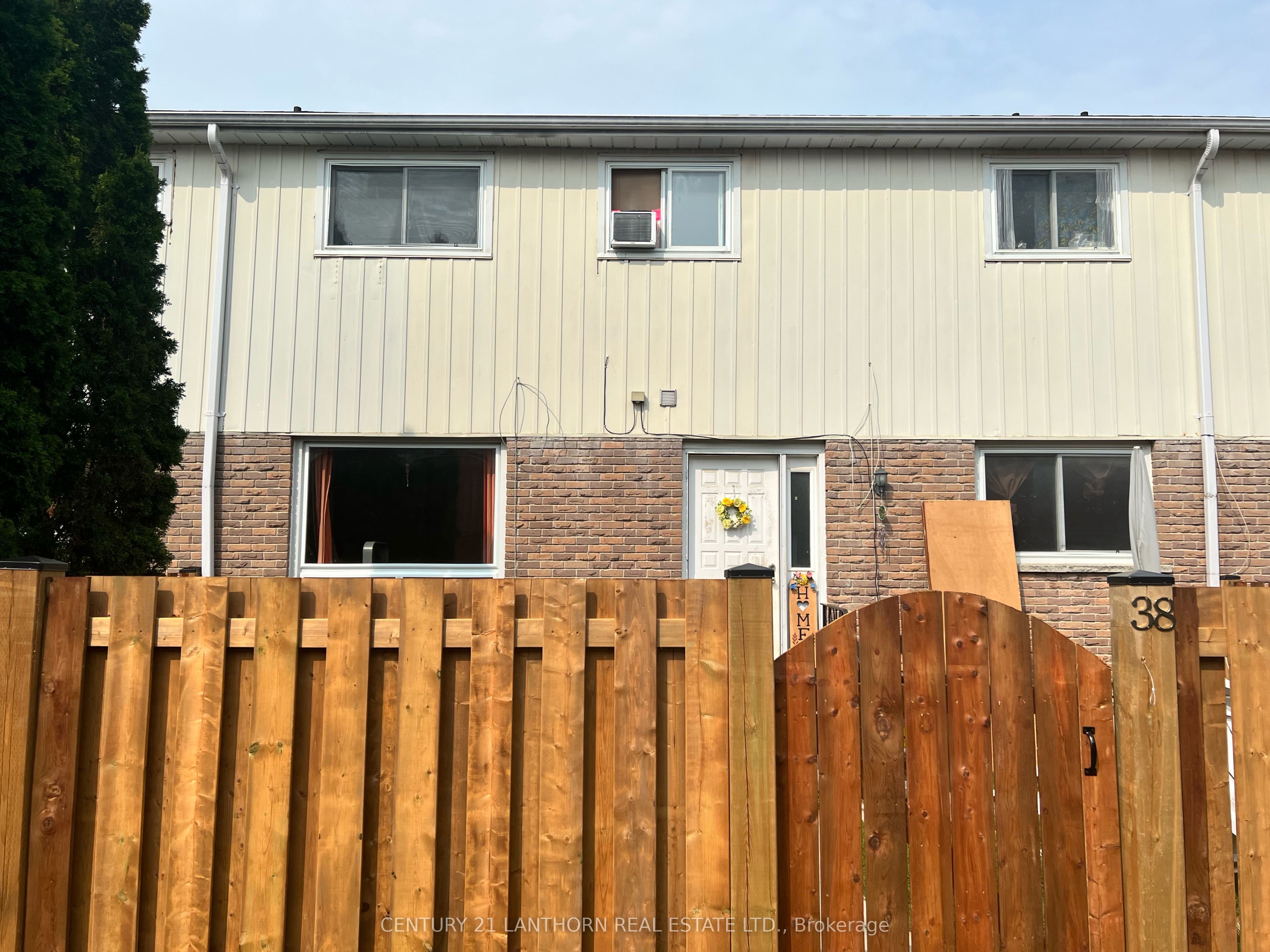 #38 - 19 Tracey Park Drive Property Photo 1