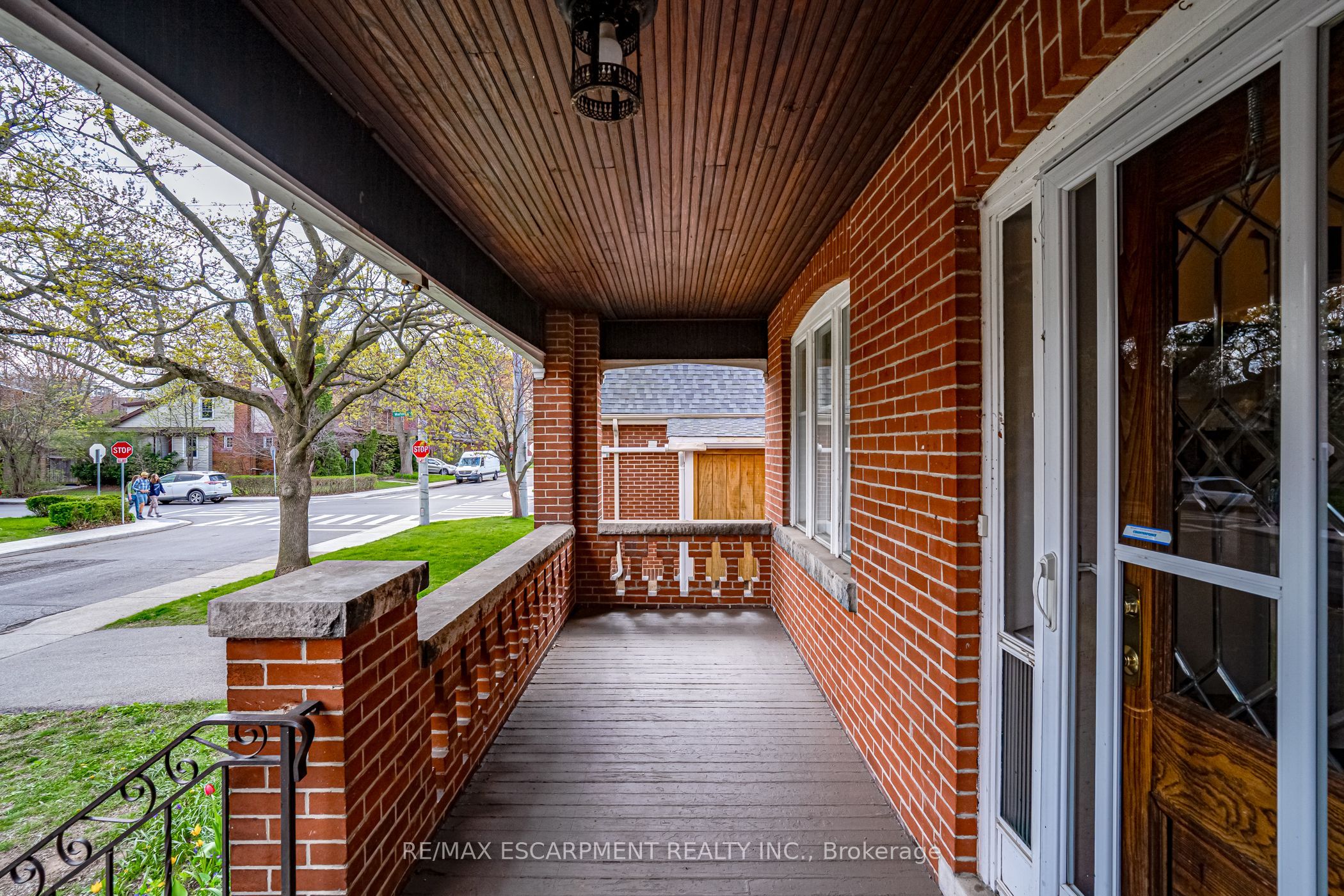 64 South Oval Street Property Photo 3