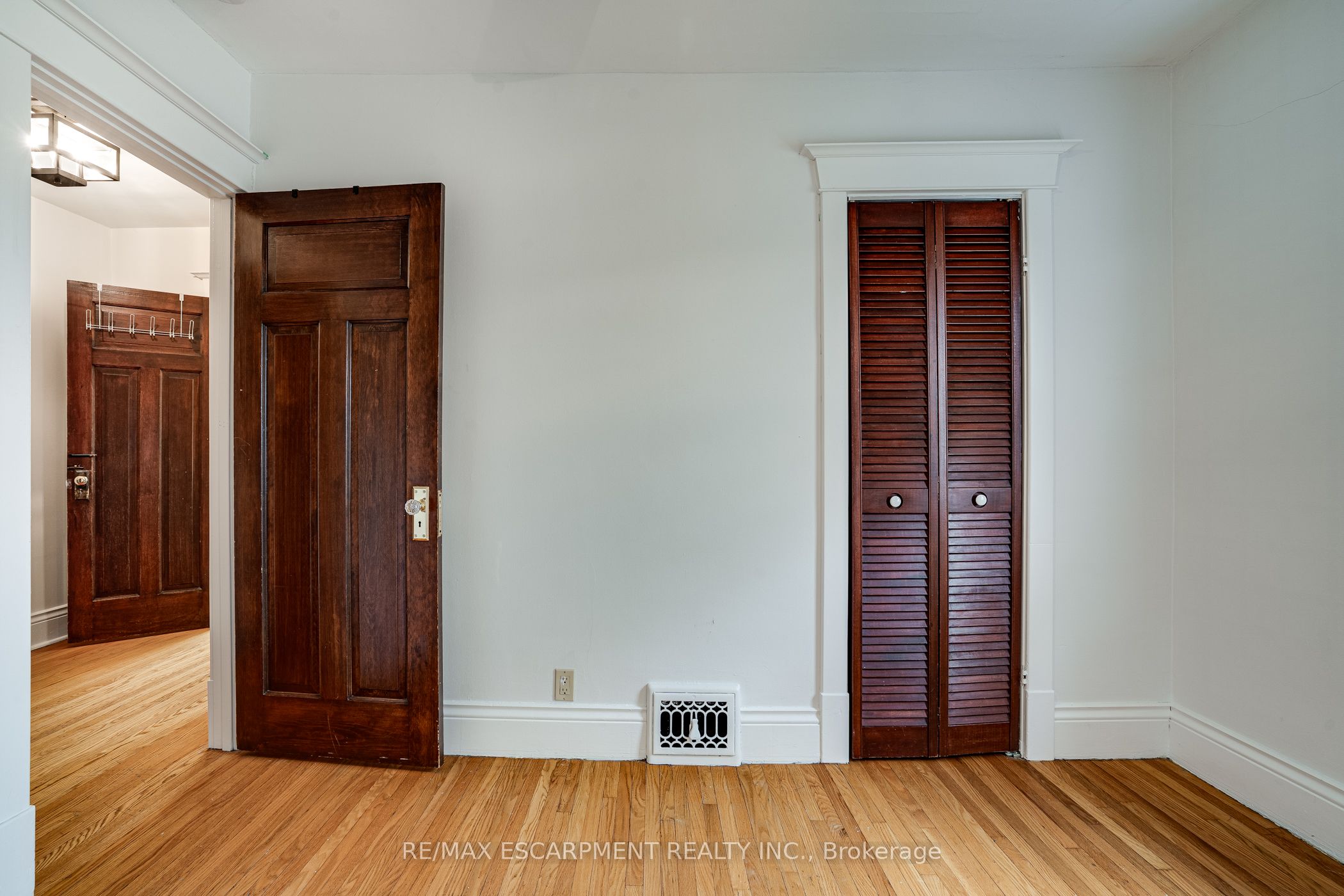64 South Oval Street Property Photo 28