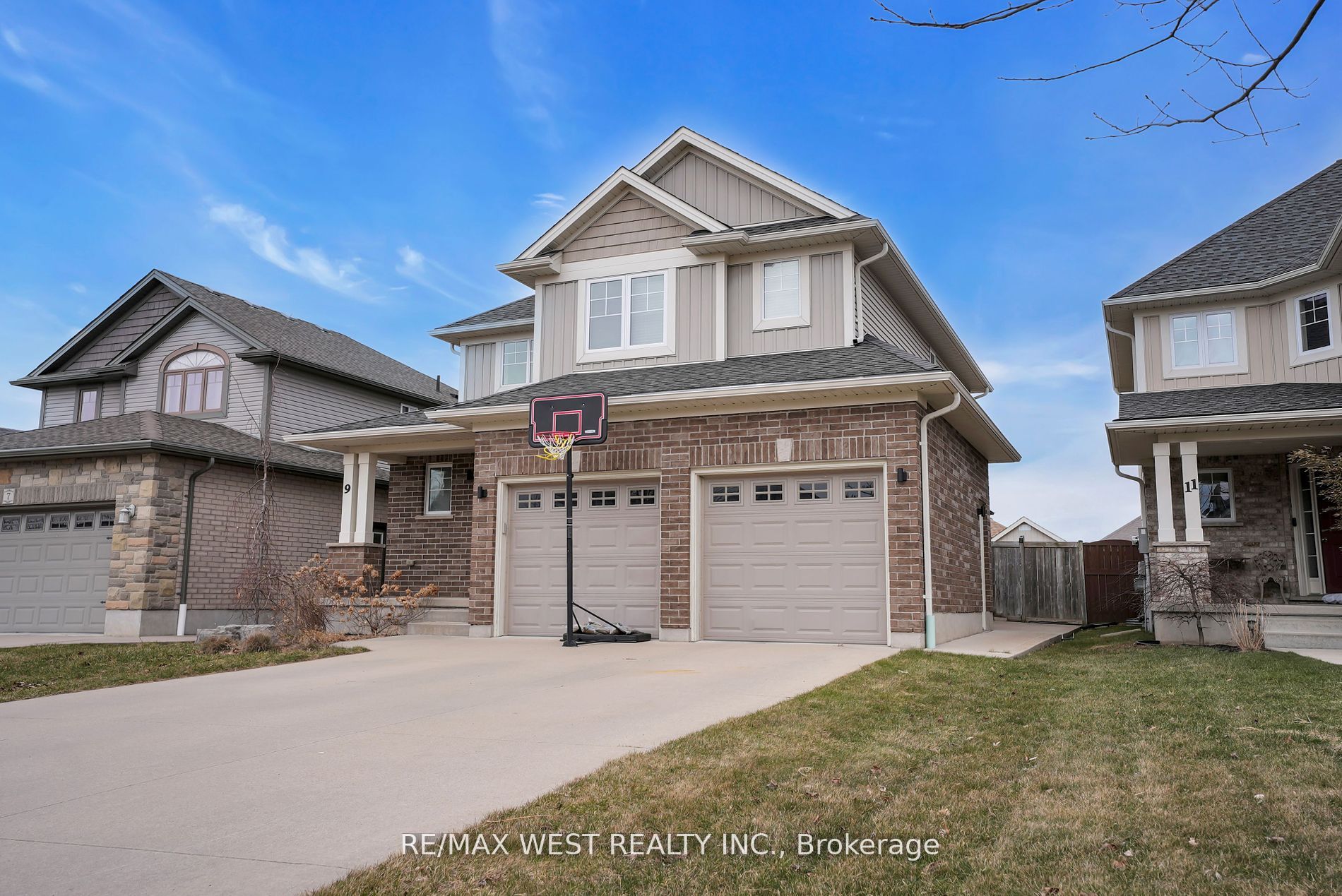 9 Noble Ln Property Photo 2
