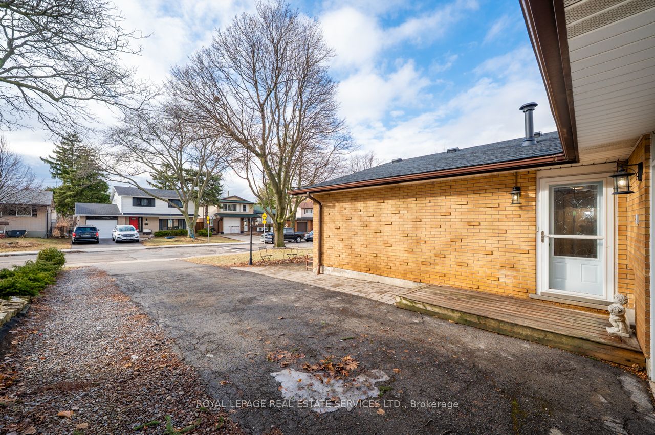99 Mountbatten Drive Property Photo 3
