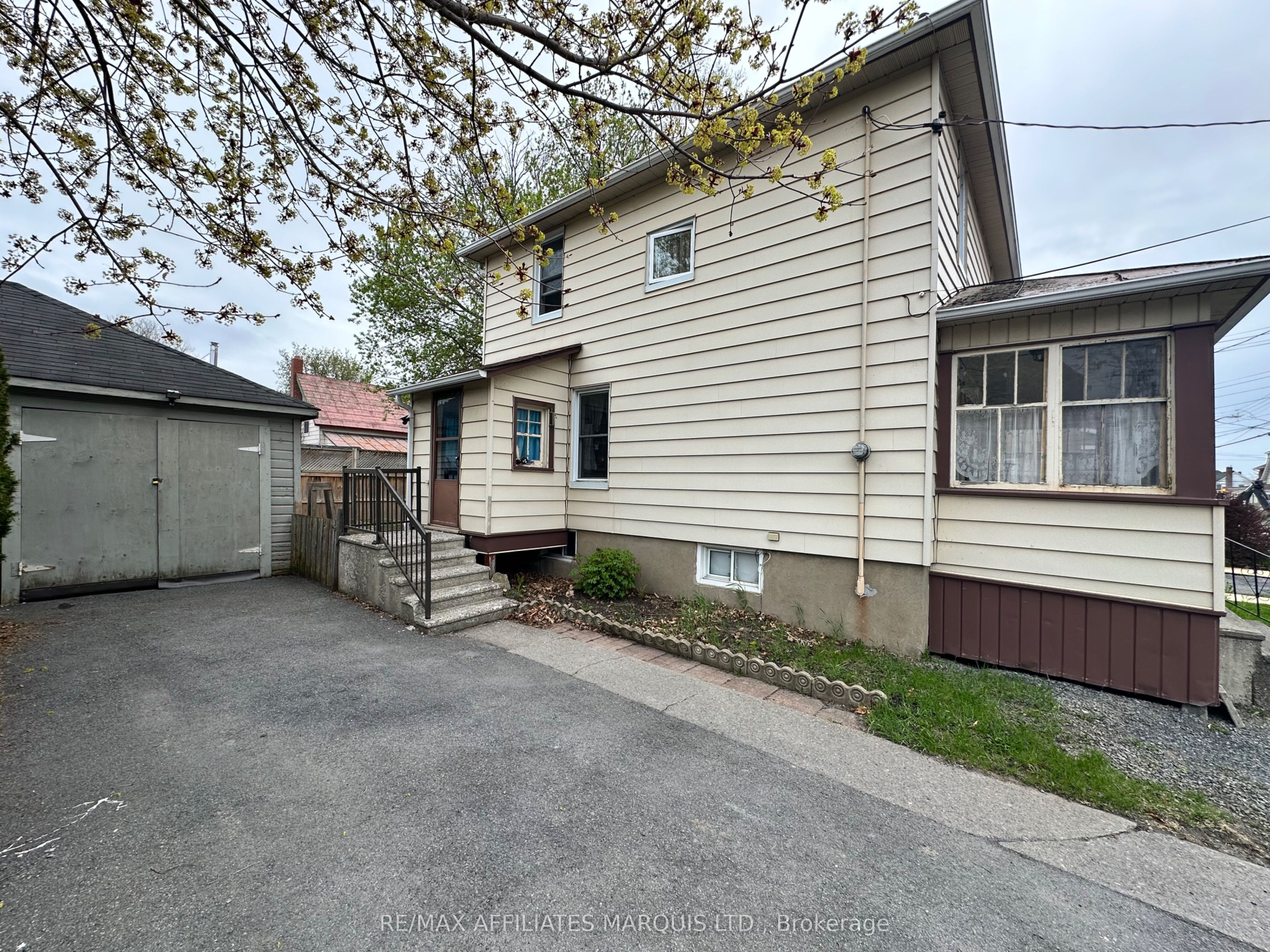 308 Third Street W Property Photo 3