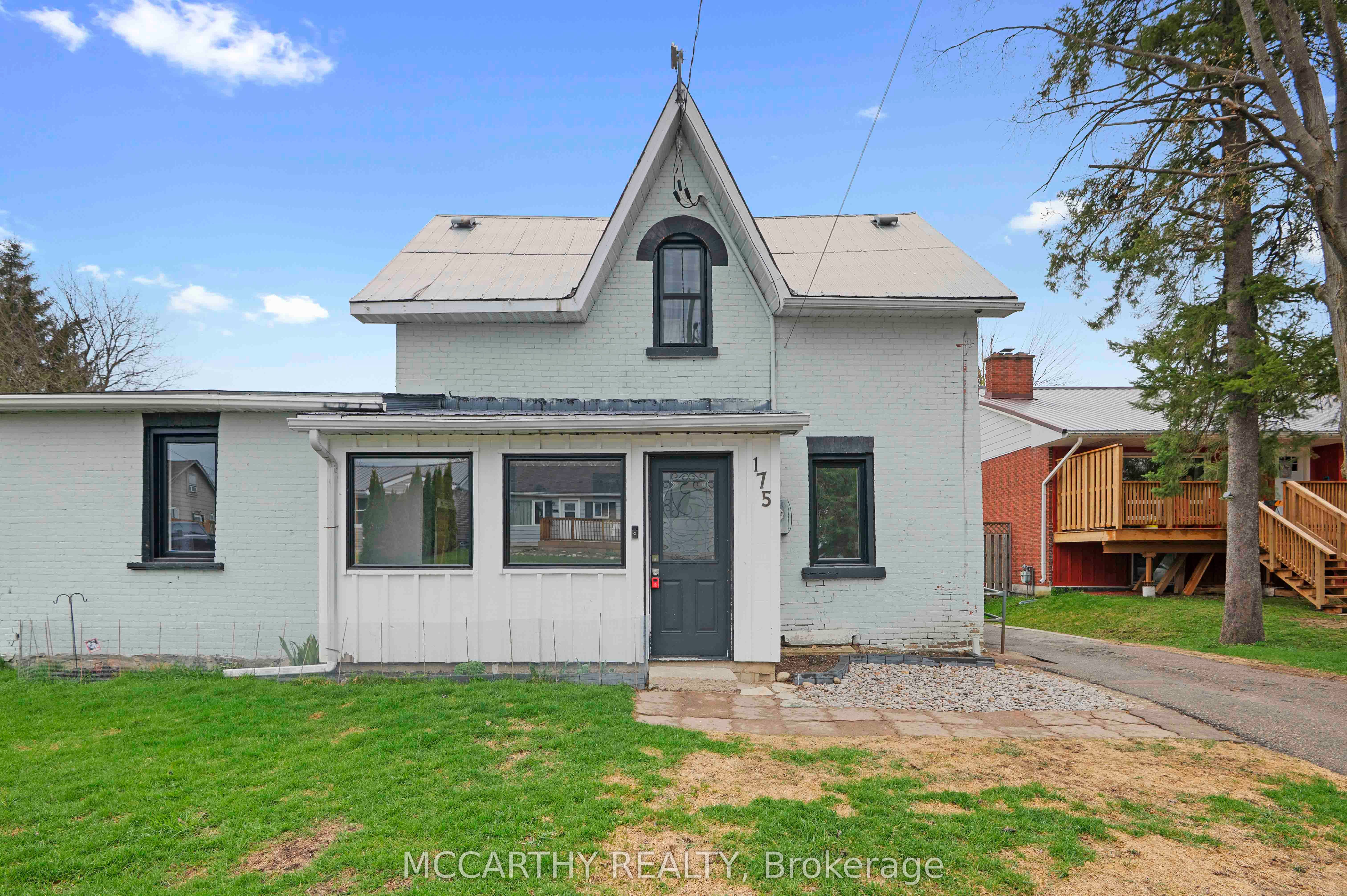 175 Artemesia Street N Property Photo 1