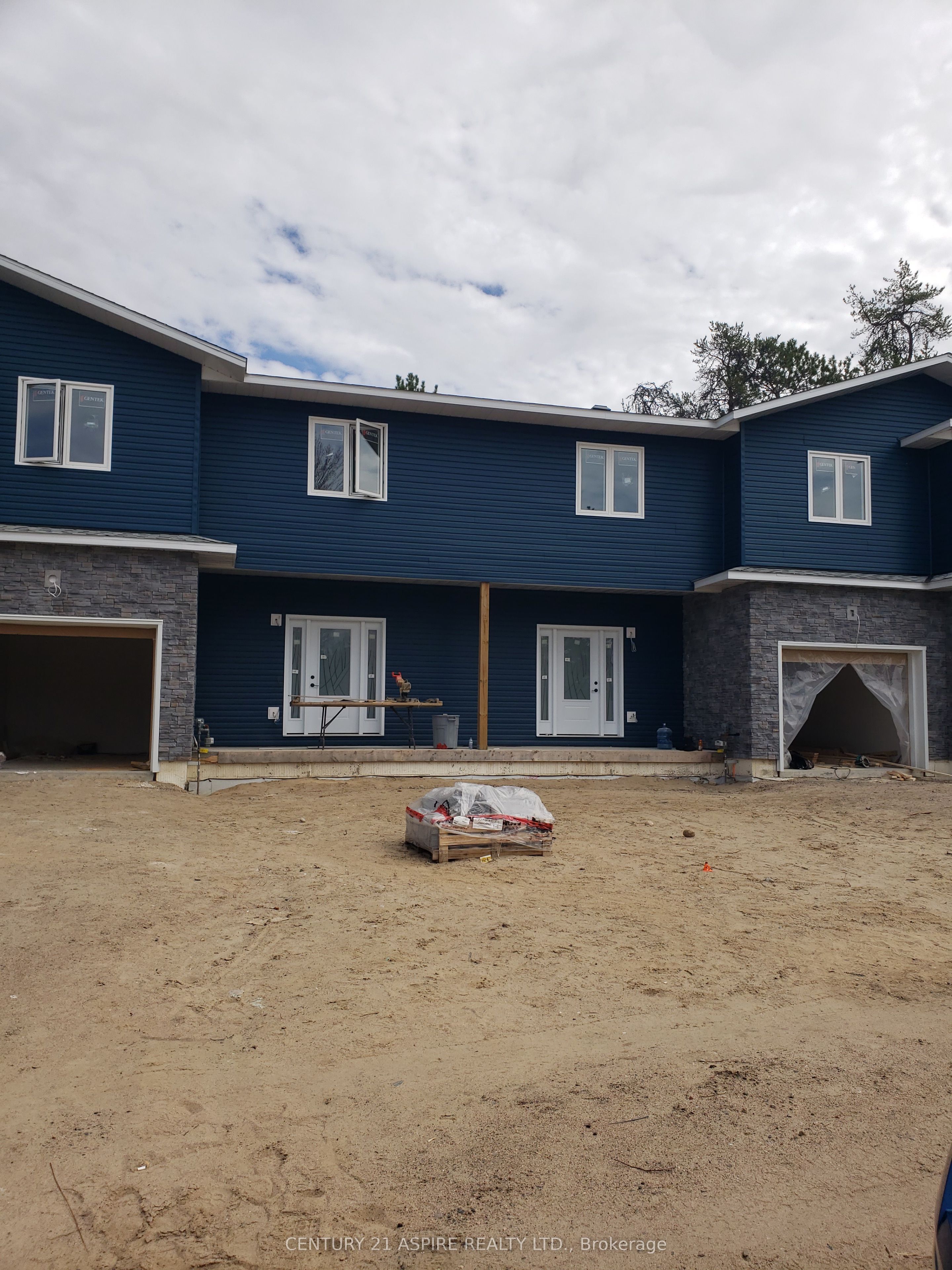94c Frontenac Crescent Property Photo 1